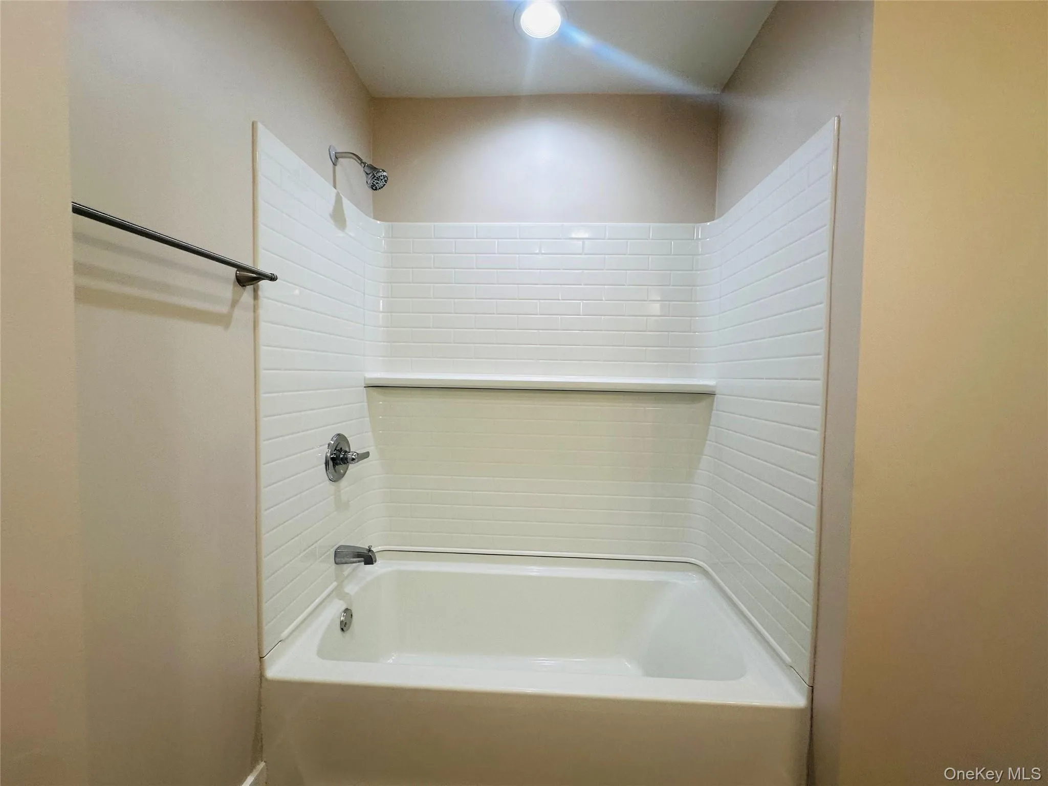 86.5 Garden Street, Poughkeepsie, NY, 1 Bedroom Bedrooms, 3 Rooms Rooms,1 BathroomBathrooms,Residential Lease,For Rent,Garden,0,1019583 86.5 Garden Street, Poughkeepsie, NY, 1 Bedroom Bedrooms, 3 Rooms Rooms,1 BathroomBathrooms,Residential Lease,For Rent,Garden,0,1019583