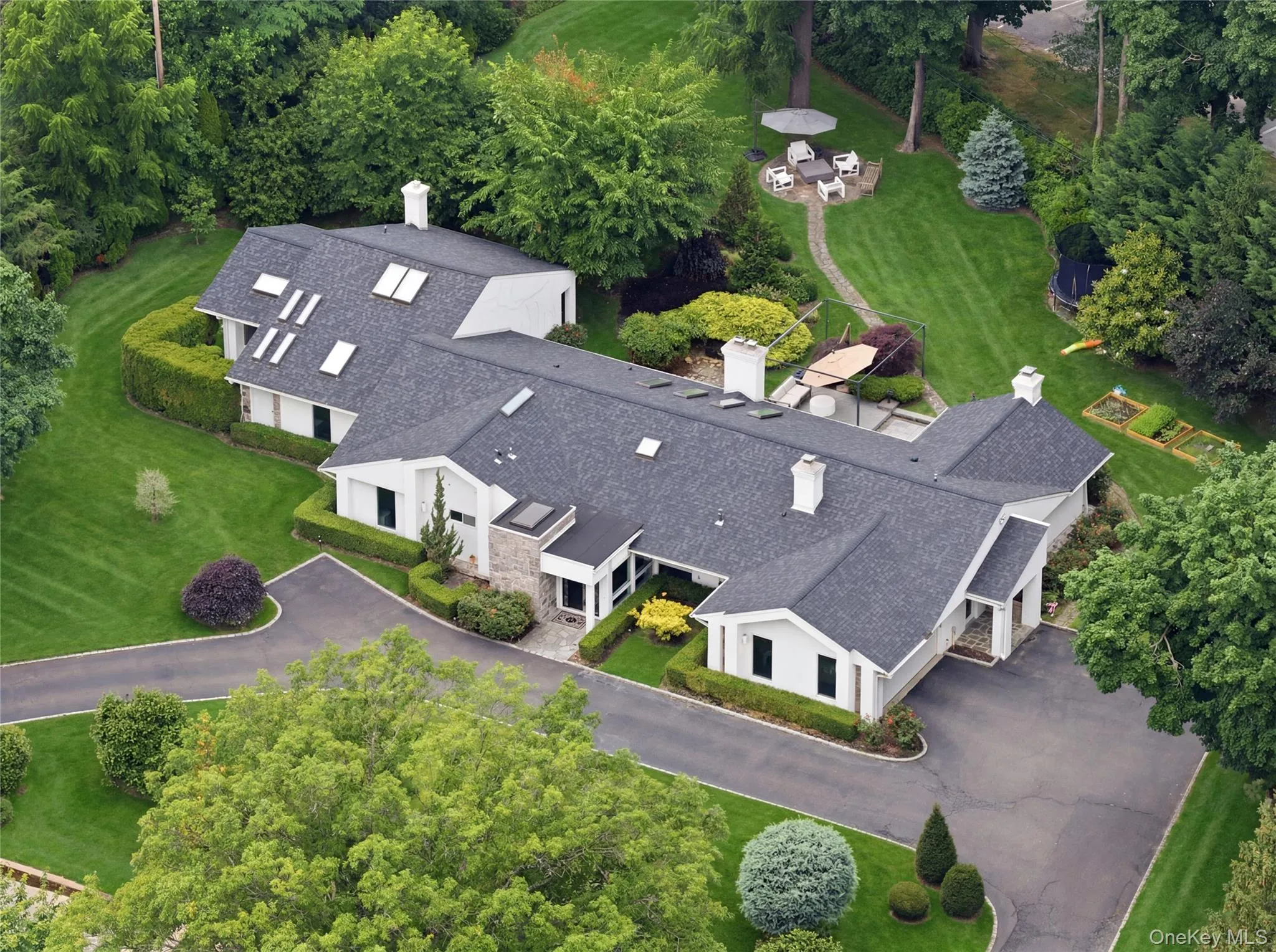 3 Engineers Road, North Hempstead, NY, 5 Bedrooms Bedrooms, 9 Rooms Rooms,3 BathroomsBathrooms,Residential,For Rent,Engineers,0,1019591 3 Engineers Road, North Hempstead, NY, 5 Bedrooms Bedrooms, 9 Rooms Rooms,3 BathroomsBathrooms,Residential,For Rent,Engineers,0,1019591