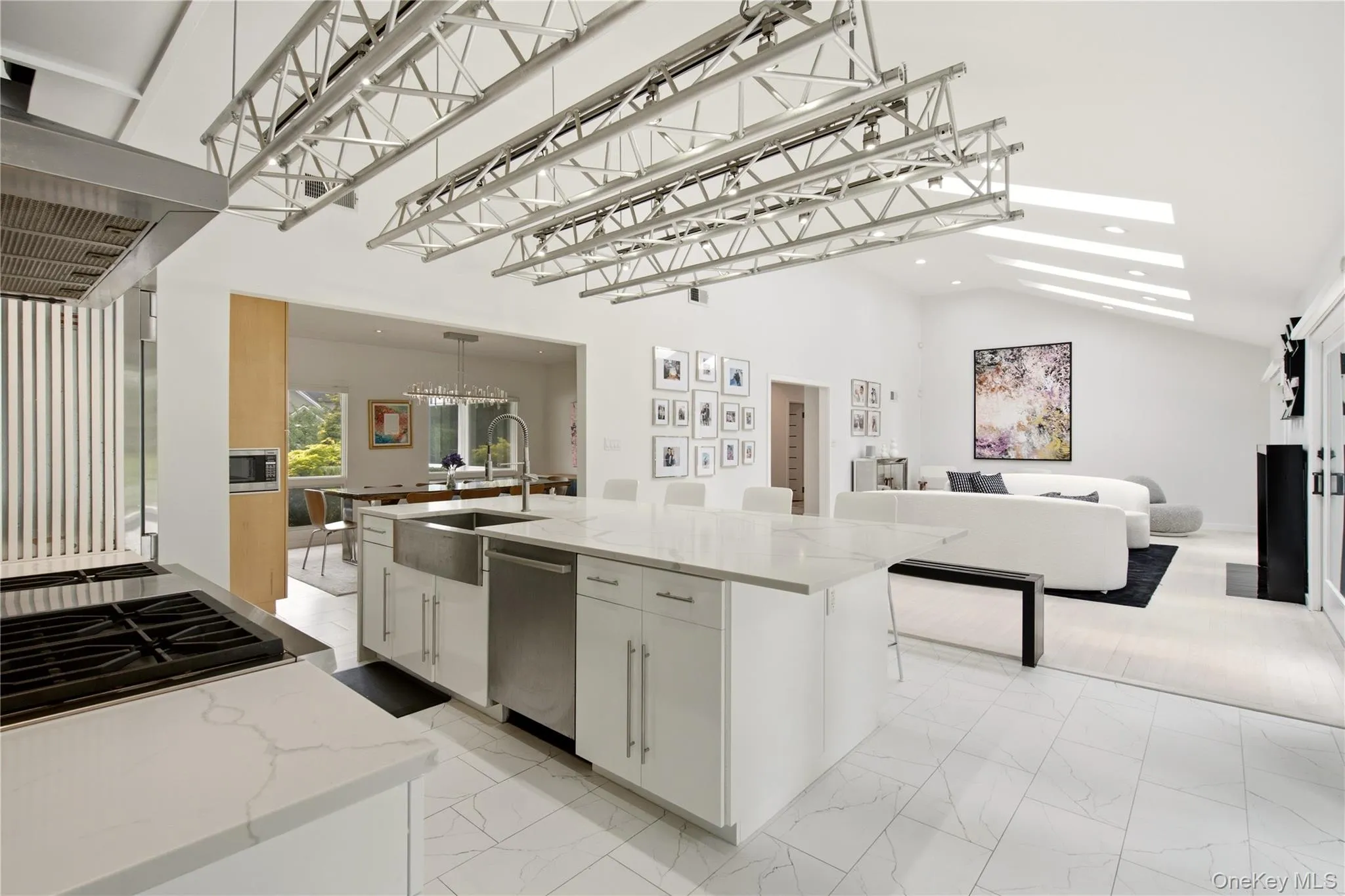 3 Engineers Road, North Hempstead, NY, 5 Bedrooms Bedrooms, 9 Rooms Rooms,3 BathroomsBathrooms,Residential,For Rent,Engineers,0,1019591 3 Engineers Road, North Hempstead, NY, 5 Bedrooms Bedrooms, 9 Rooms Rooms,3 BathroomsBathrooms,Residential,For Rent,Engineers,0,1019591