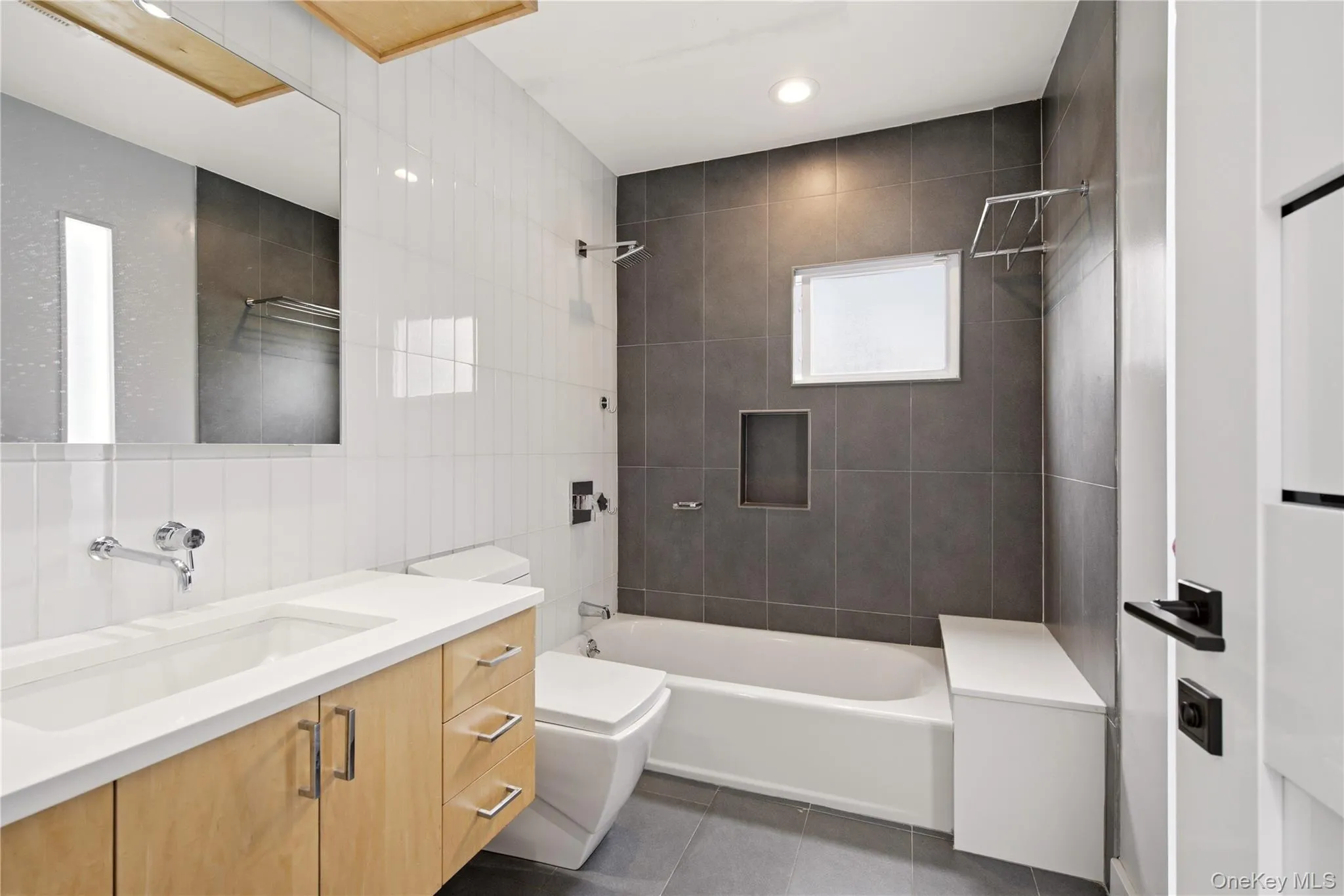 3 Engineers Road, North Hempstead, NY, 5 Bedrooms Bedrooms, 9 Rooms Rooms,3 BathroomsBathrooms,Residential,For Rent,Engineers,0,1019591 3 Engineers Road, North Hempstead, NY, 5 Bedrooms Bedrooms, 9 Rooms Rooms,3 BathroomsBathrooms,Residential,For Rent,Engineers,0,1019591