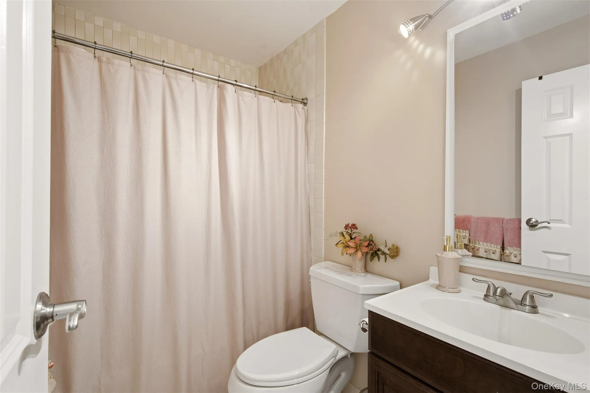 112 The Glen, Oyster Bay, NY, 3 Bedrooms Bedrooms, 7 Rooms Rooms,3 BathroomsBathrooms,Residential,For Rent,The Glen,0,1019592 112 The Glen, Oyster Bay, NY, 3 Bedrooms Bedrooms, 7 Rooms Rooms,3 BathroomsBathrooms,Residential,For Rent,The Glen,0,1019592