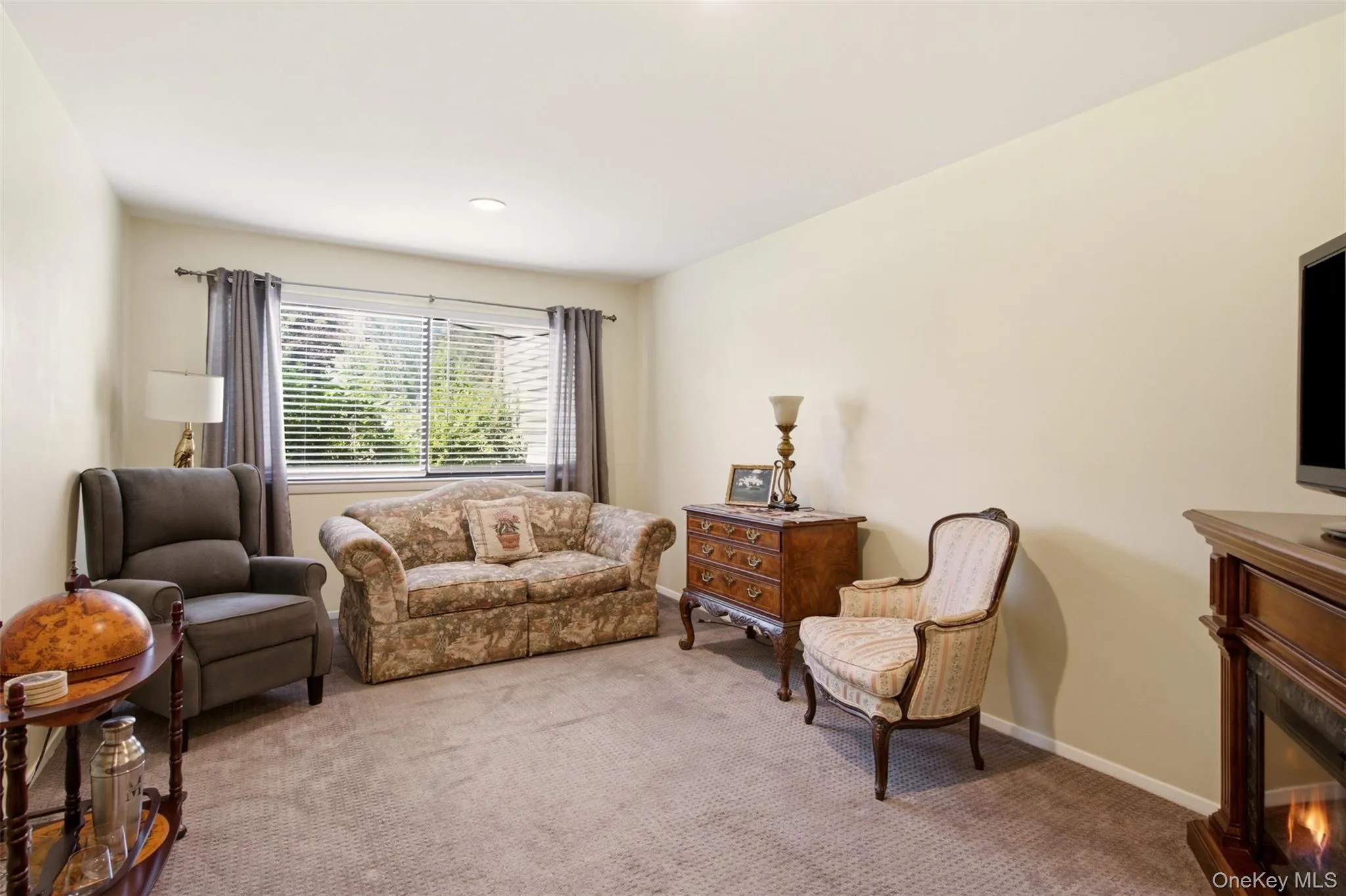 Bedroom or Den Bedroom or Den