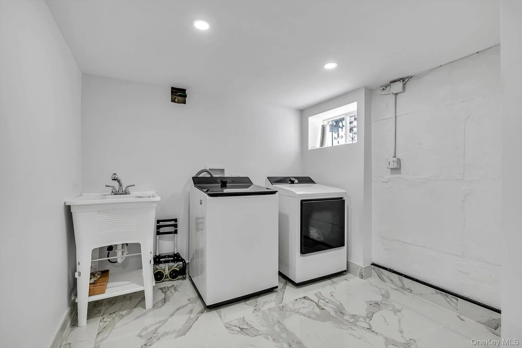206-15 Richland Avenue, New York, NY, 5 Bedrooms Bedrooms, 11 Rooms Rooms,3 BathroomsBathrooms,Residential,For Rent,Richland,0,1019596 206-15 Richland Avenue, New York, NY, 5 Bedrooms Bedrooms, 11 Rooms Rooms,3 BathroomsBathrooms,Residential,For Rent,Richland,0,1019596