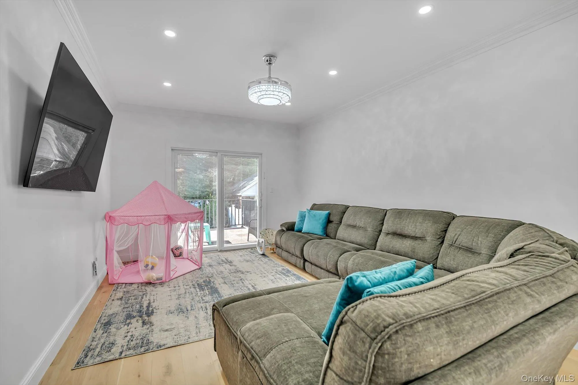 206-15 Richland Avenue, New York, NY, 5 Bedrooms Bedrooms, 11 Rooms Rooms,3 BathroomsBathrooms,Residential,For Rent,Richland,0,1019596 206-15 Richland Avenue, New York, NY, 5 Bedrooms Bedrooms, 11 Rooms Rooms,3 BathroomsBathrooms,Residential,For Rent,Richland,0,1019596