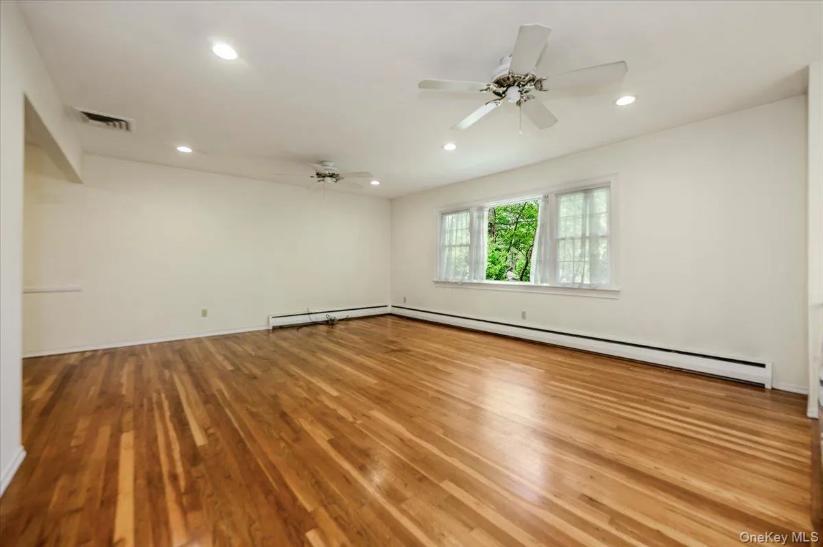 5 Avdon Lane, Huntington, NY, 4 Bedrooms Bedrooms, 8 Rooms Rooms,3 BathroomsBathrooms,Residential Lease,For Rent,Avdon,0,1019601 5 Avdon Lane, Huntington, NY, 4 Bedrooms Bedrooms, 8 Rooms Rooms,3 BathroomsBathrooms,Residential Lease,For Rent,Avdon,0,1019601