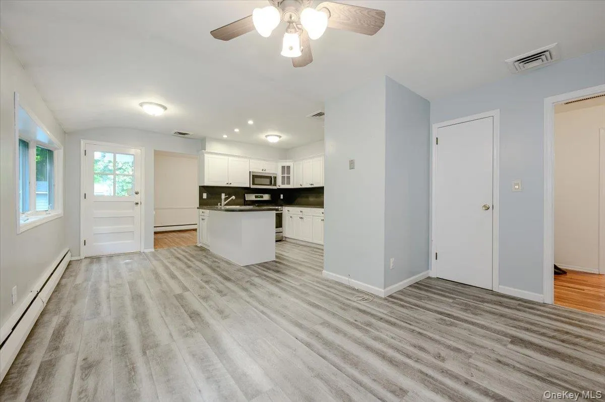 5 Avdon Lane, Huntington, NY, 4 Bedrooms Bedrooms, 8 Rooms Rooms,3 BathroomsBathrooms,Residential Lease,For Rent,Avdon,0,1019601 5 Avdon Lane, Huntington, NY, 4 Bedrooms Bedrooms, 8 Rooms Rooms,3 BathroomsBathrooms,Residential Lease,For Rent,Avdon,0,1019601