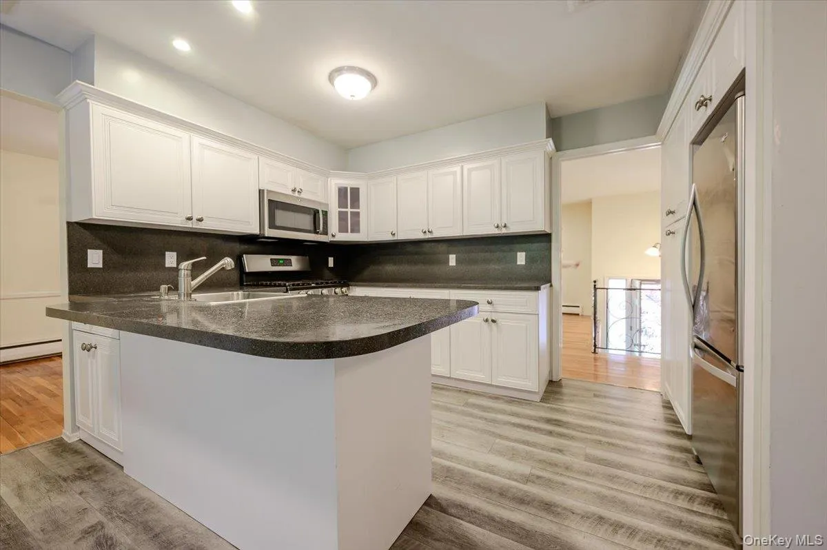 5 Avdon Lane, Huntington, NY, 4 Bedrooms Bedrooms, 8 Rooms Rooms,3 BathroomsBathrooms,Residential Lease,For Rent,Avdon,0,1019601 5 Avdon Lane, Huntington, NY, 4 Bedrooms Bedrooms, 8 Rooms Rooms,3 BathroomsBathrooms,Residential Lease,For Rent,Avdon,0,1019601