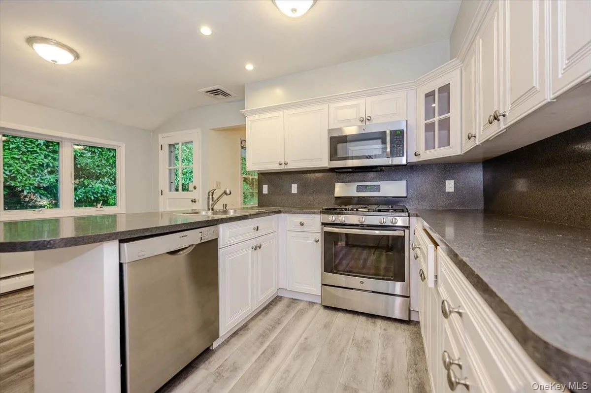 5 Avdon Lane, Huntington, NY, 4 Bedrooms Bedrooms, 8 Rooms Rooms,3 BathroomsBathrooms,Residential Lease,For Rent,Avdon,0,1019601 5 Avdon Lane, Huntington, NY, 4 Bedrooms Bedrooms, 8 Rooms Rooms,3 BathroomsBathrooms,Residential Lease,For Rent,Avdon,0,1019601