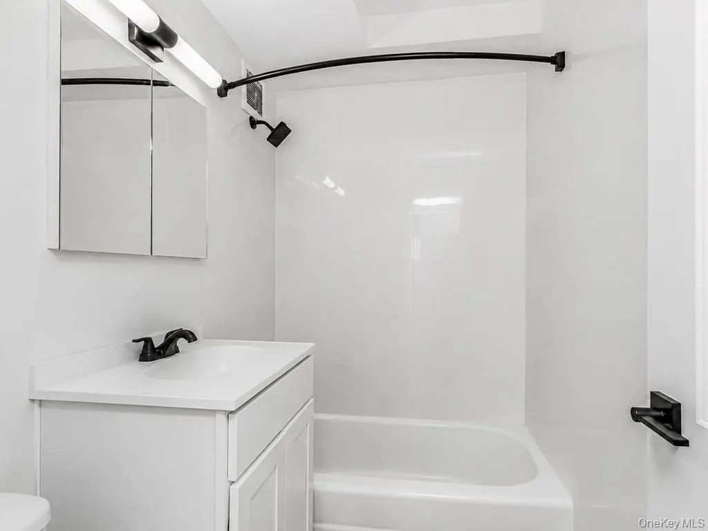 820 Boynton Avenue, New York, NY, 1 Bedroom Bedrooms, 3 Rooms Rooms,1 BathroomBathrooms,Residential,For Rent,Boynton,0,1019605 820 Boynton Avenue, New York, NY, 1 Bedroom Bedrooms, 3 Rooms Rooms,1 BathroomBathrooms,Residential,For Rent,Boynton,0,1019605