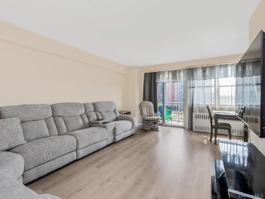 820 Boynton Avenue, New York, NY, 1 Bedroom Bedrooms, 3 Rooms Rooms,1 BathroomBathrooms,Residential,For Rent,Boynton,0,1019605 820 Boynton Avenue, New York, NY, 1 Bedroom Bedrooms, 3 Rooms Rooms,1 BathroomBathrooms,Residential,For Rent,Boynton,0,1019605