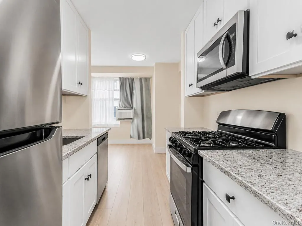 820 Boynton Avenue, New York, NY, 1 Bedroom Bedrooms, 3 Rooms Rooms,1 BathroomBathrooms,Residential,For Rent,Boynton,0,1019605 820 Boynton Avenue, New York, NY, 1 Bedroom Bedrooms, 3 Rooms Rooms,1 BathroomBathrooms,Residential,For Rent,Boynton,0,1019605