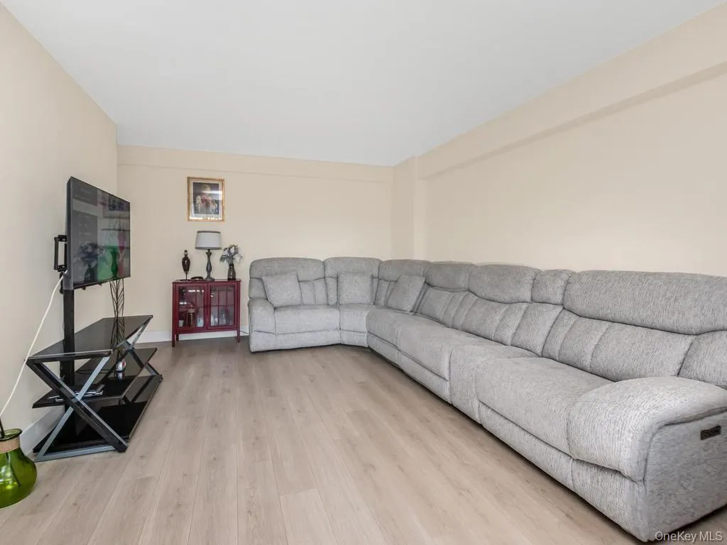 820 Boynton Avenue, New York, NY, 1 Bedroom Bedrooms, 3 Rooms Rooms,1 BathroomBathrooms,Residential,For Rent,Boynton,0,1019605 820 Boynton Avenue, New York, NY, 1 Bedroom Bedrooms, 3 Rooms Rooms,1 BathroomBathrooms,Residential,For Rent,Boynton,0,1019605