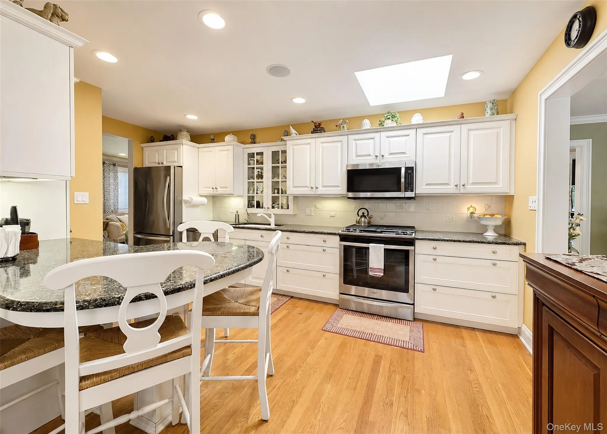 7 Talbot Lane, Smithtown, NY, 3 Bedrooms Bedrooms, 7 Rooms Rooms,2 BathroomsBathrooms,Residential,For Rent,Talbot,0,1019610 7 Talbot Lane, Smithtown, NY, 3 Bedrooms Bedrooms, 7 Rooms Rooms,2 BathroomsBathrooms,Residential,For Rent,Talbot,0,1019610