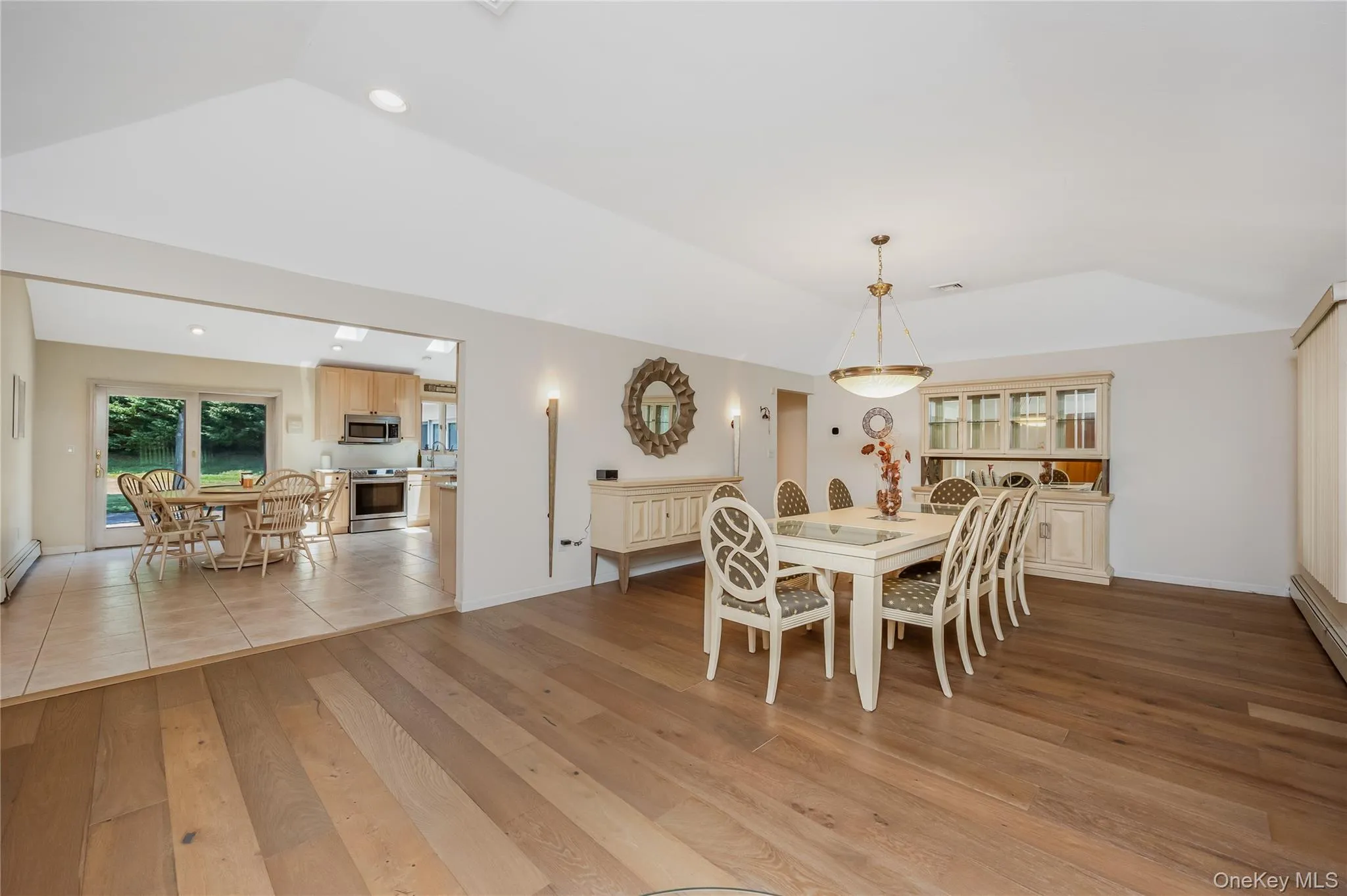 6 Twilight Court, Huntington, NY, 5 Bedrooms Bedrooms, 12 Rooms Rooms,3 BathroomsBathrooms,Residential,For Rent,Twilight,0,1019611 6 Twilight Court, Huntington, NY, 5 Bedrooms Bedrooms, 12 Rooms Rooms,3 BathroomsBathrooms,Residential,For Rent,Twilight,0,1019611