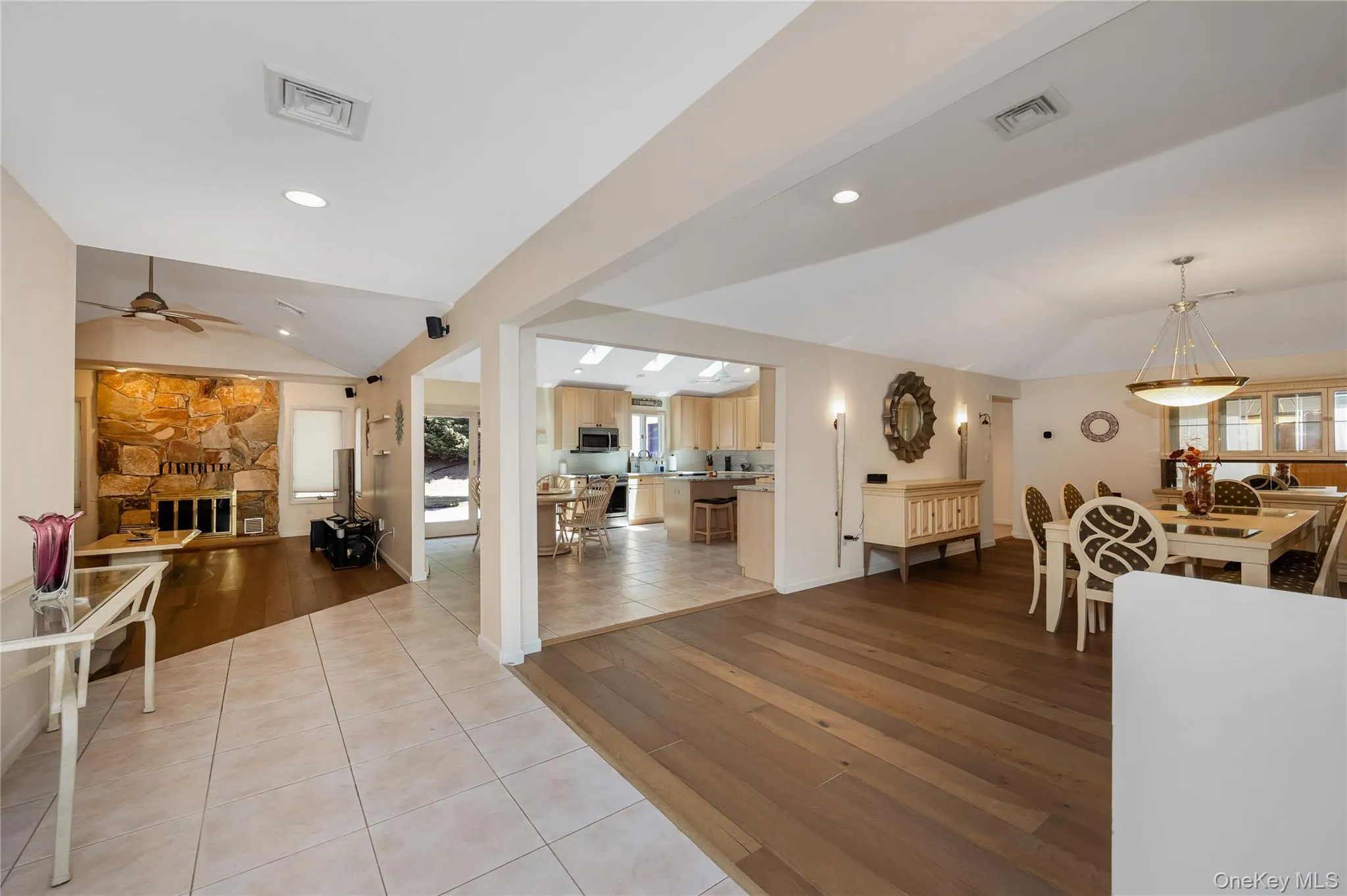 6 Twilight Court, Huntington, NY, 5 Bedrooms Bedrooms, 12 Rooms Rooms,3 BathroomsBathrooms,Residential,For Rent,Twilight,0,1019611 6 Twilight Court, Huntington, NY, 5 Bedrooms Bedrooms, 12 Rooms Rooms,3 BathroomsBathrooms,Residential,For Rent,Twilight,0,1019611