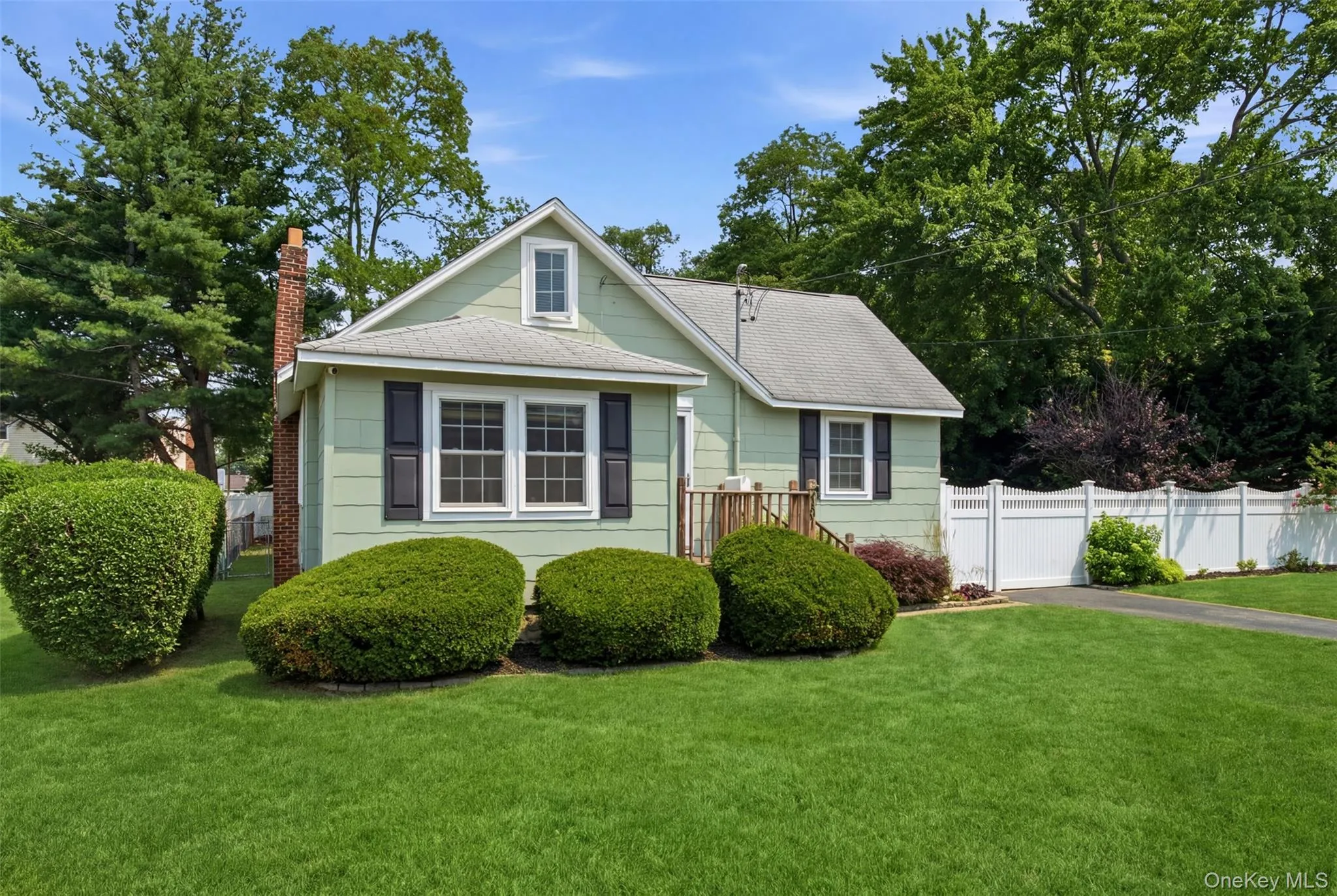 131 Terrace Avenue, West Babylon, NY, 3 Bedrooms Bedrooms, 6 Rooms Rooms,1 BathroomBathrooms,Residential,For Rent,Terrace,0,1019614 131 Terrace Avenue, West Babylon, NY, 3 Bedrooms Bedrooms, 6 Rooms Rooms,1 BathroomBathrooms,Residential,For Rent,Terrace,0,1019614