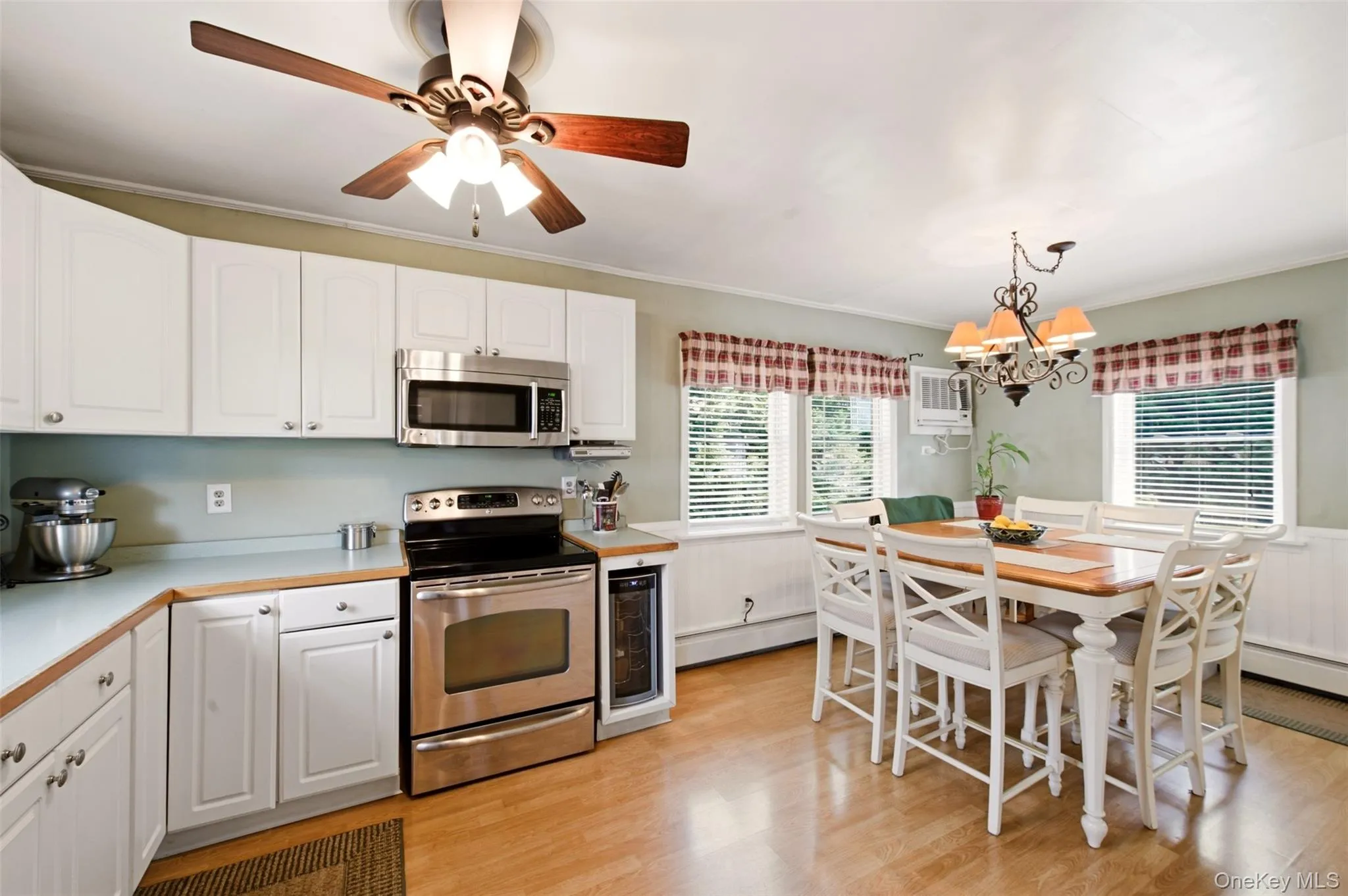 131 Terrace Avenue, West Babylon, NY, 3 Bedrooms Bedrooms, 6 Rooms Rooms,1 BathroomBathrooms,Residential,For Rent,Terrace,0,1019614 131 Terrace Avenue, West Babylon, NY, 3 Bedrooms Bedrooms, 6 Rooms Rooms,1 BathroomBathrooms,Residential,For Rent,Terrace,0,1019614