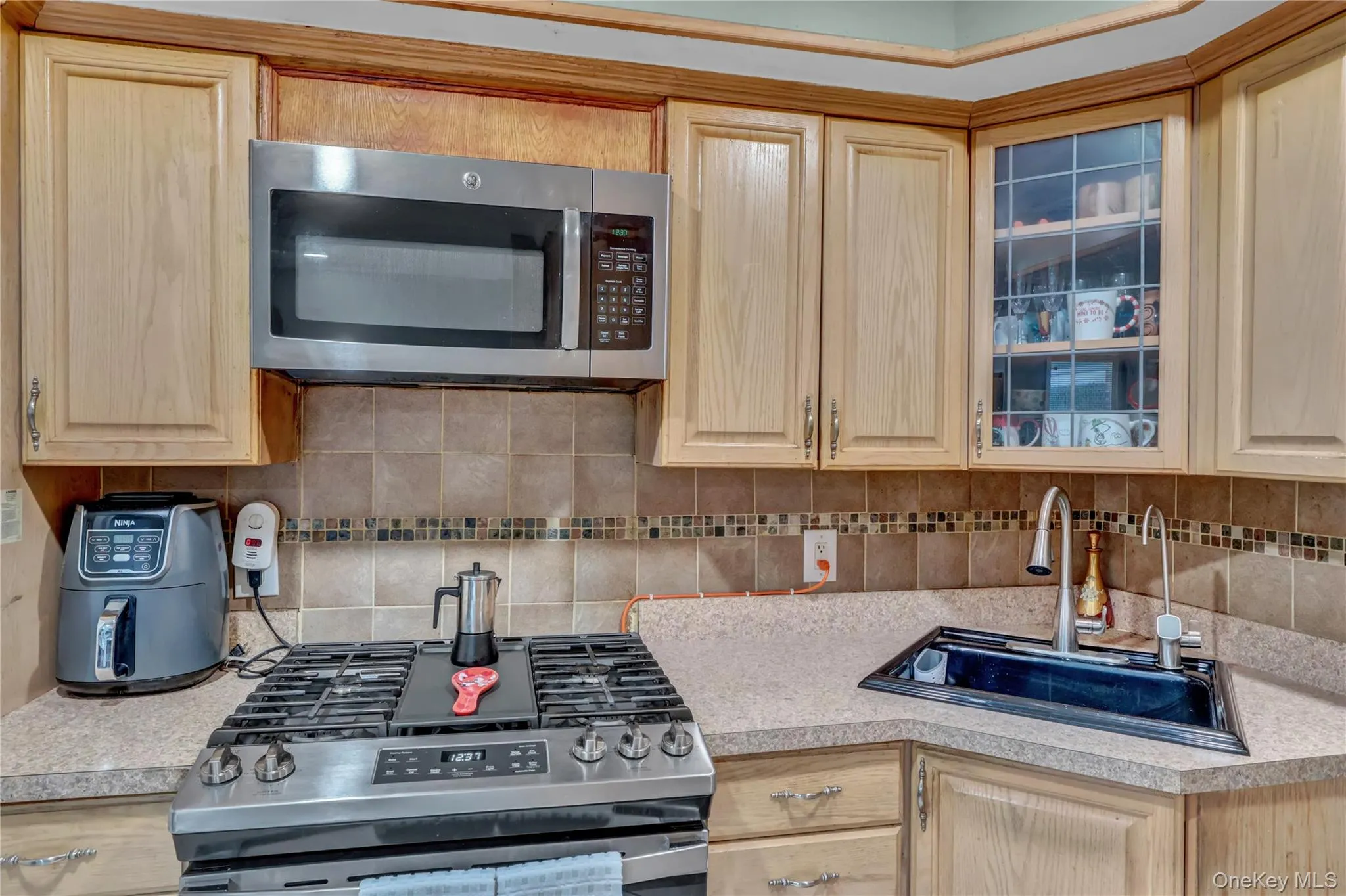 133-11 Peconic Street, New York, NY, 3 Bedrooms Bedrooms, 7 Rooms Rooms,2 BathroomsBathrooms,Residential,For Rent,Peconic,0,1019622 133-11 Peconic Street, New York, NY, 3 Bedrooms Bedrooms, 7 Rooms Rooms,2 BathroomsBathrooms,Residential,For Rent,Peconic,0,1019622
