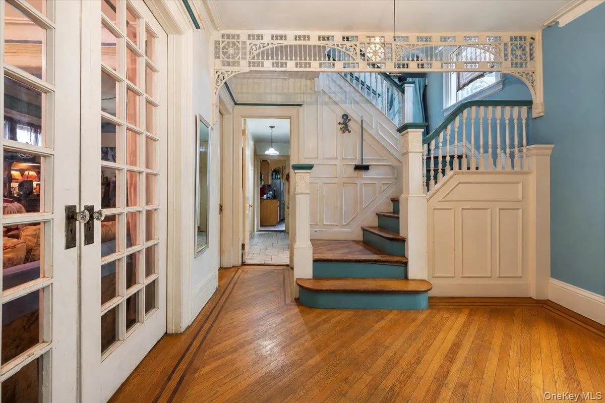 Front entrance to stairs Front entrance to stairs