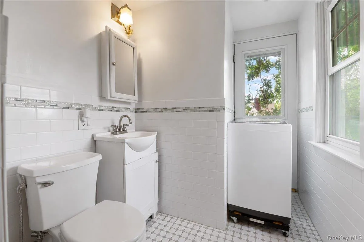 Third Floor - Full Bath with door to terrace Third Floor - Full Bath with door to terrace
