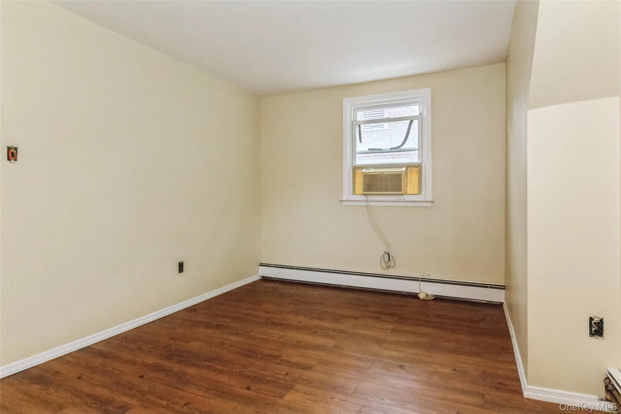 5 Cambridge Street, Hempstead, NY, 4 Bedrooms Bedrooms, 7 Rooms Rooms,2 BathroomsBathrooms,Residential,For Rent,Cambridge,0,1019634 5 Cambridge Street, Hempstead, NY, 4 Bedrooms Bedrooms, 7 Rooms Rooms,2 BathroomsBathrooms,Residential,For Rent,Cambridge,0,1019634
