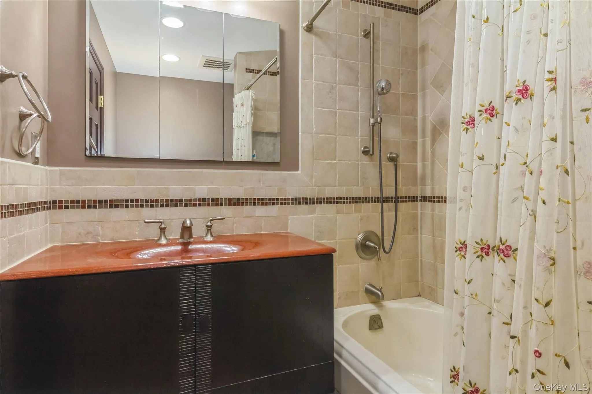 5 Cambridge Street, Hempstead, NY, 4 Bedrooms Bedrooms, 7 Rooms Rooms,2 BathroomsBathrooms,Residential,For Rent,Cambridge,0,1019634 5 Cambridge Street, Hempstead, NY, 4 Bedrooms Bedrooms, 7 Rooms Rooms,2 BathroomsBathrooms,Residential,For Rent,Cambridge,0,1019634