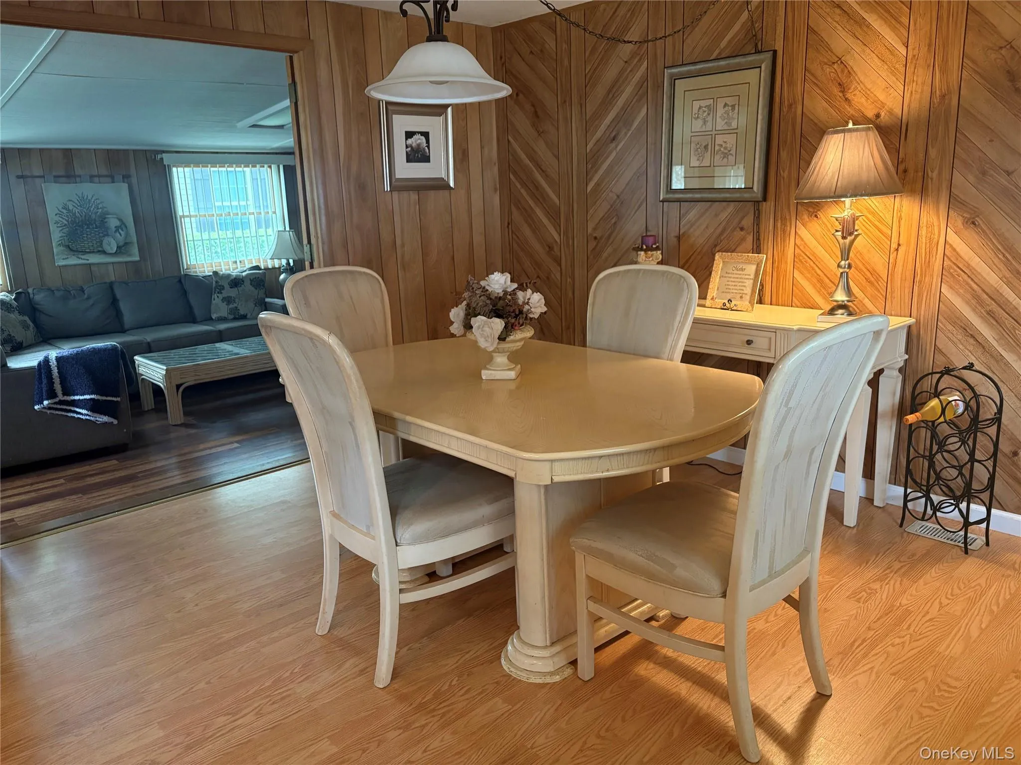 525 Riverleigh Avenue, Riverhead, NY, 2 Bedrooms Bedrooms, 6 Rooms Rooms,1 BathroomBathrooms,Residential,For Rent,Riverleigh,0,1019636 525 Riverleigh Avenue, Riverhead, NY, 2 Bedrooms Bedrooms, 6 Rooms Rooms,1 BathroomBathrooms,Residential,For Rent,Riverleigh,0,1019636