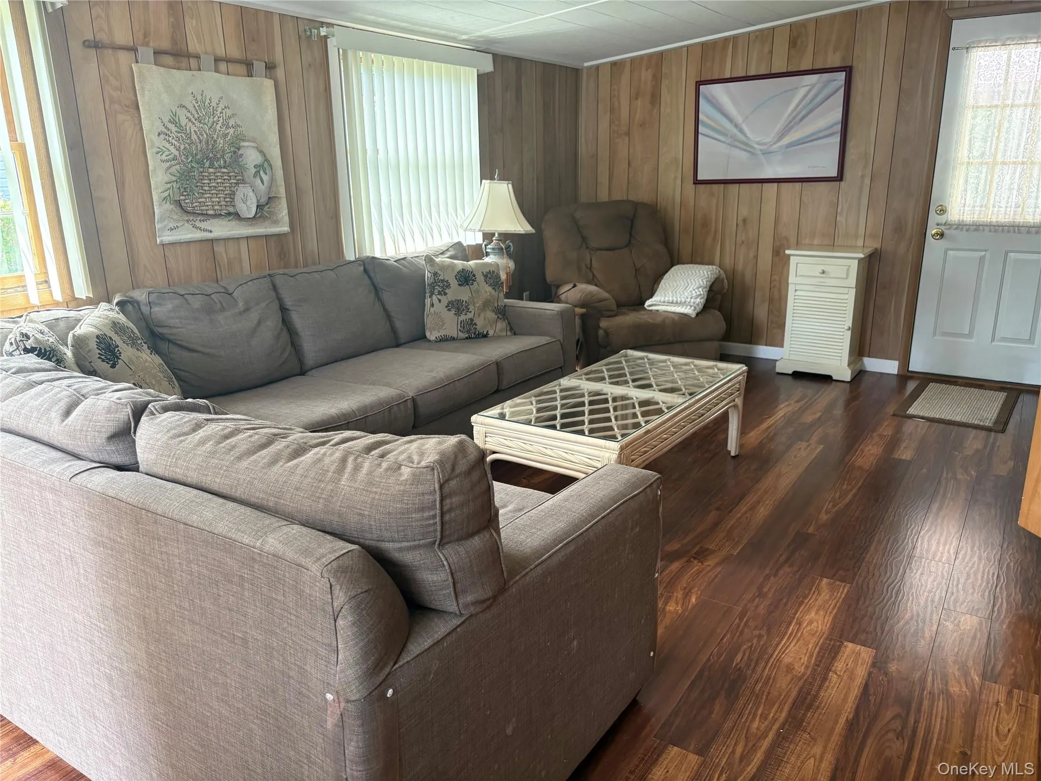 525 Riverleigh Avenue, Riverhead, NY, 2 Bedrooms Bedrooms, 6 Rooms Rooms,1 BathroomBathrooms,Residential,For Rent,Riverleigh,0,1019636 525 Riverleigh Avenue, Riverhead, NY, 2 Bedrooms Bedrooms, 6 Rooms Rooms,1 BathroomBathrooms,Residential,For Rent,Riverleigh,0,1019636