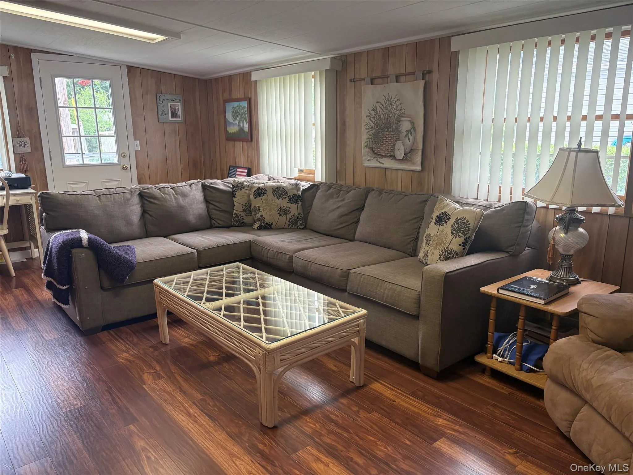 525 Riverleigh Avenue, Riverhead, NY, 2 Bedrooms Bedrooms, 6 Rooms Rooms,1 BathroomBathrooms,Residential,For Rent,Riverleigh,0,1019636 525 Riverleigh Avenue, Riverhead, NY, 2 Bedrooms Bedrooms, 6 Rooms Rooms,1 BathroomBathrooms,Residential,For Rent,Riverleigh,0,1019636