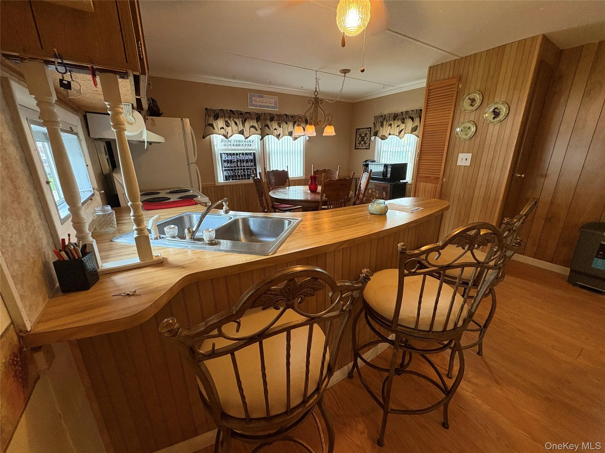 525 Riverleigh Avenue, Riverhead, NY, 2 Bedrooms Bedrooms, 6 Rooms Rooms,1 BathroomBathrooms,Residential,For Rent,Riverleigh,0,1019636 525 Riverleigh Avenue, Riverhead, NY, 2 Bedrooms Bedrooms, 6 Rooms Rooms,1 BathroomBathrooms,Residential,For Rent,Riverleigh,0,1019636