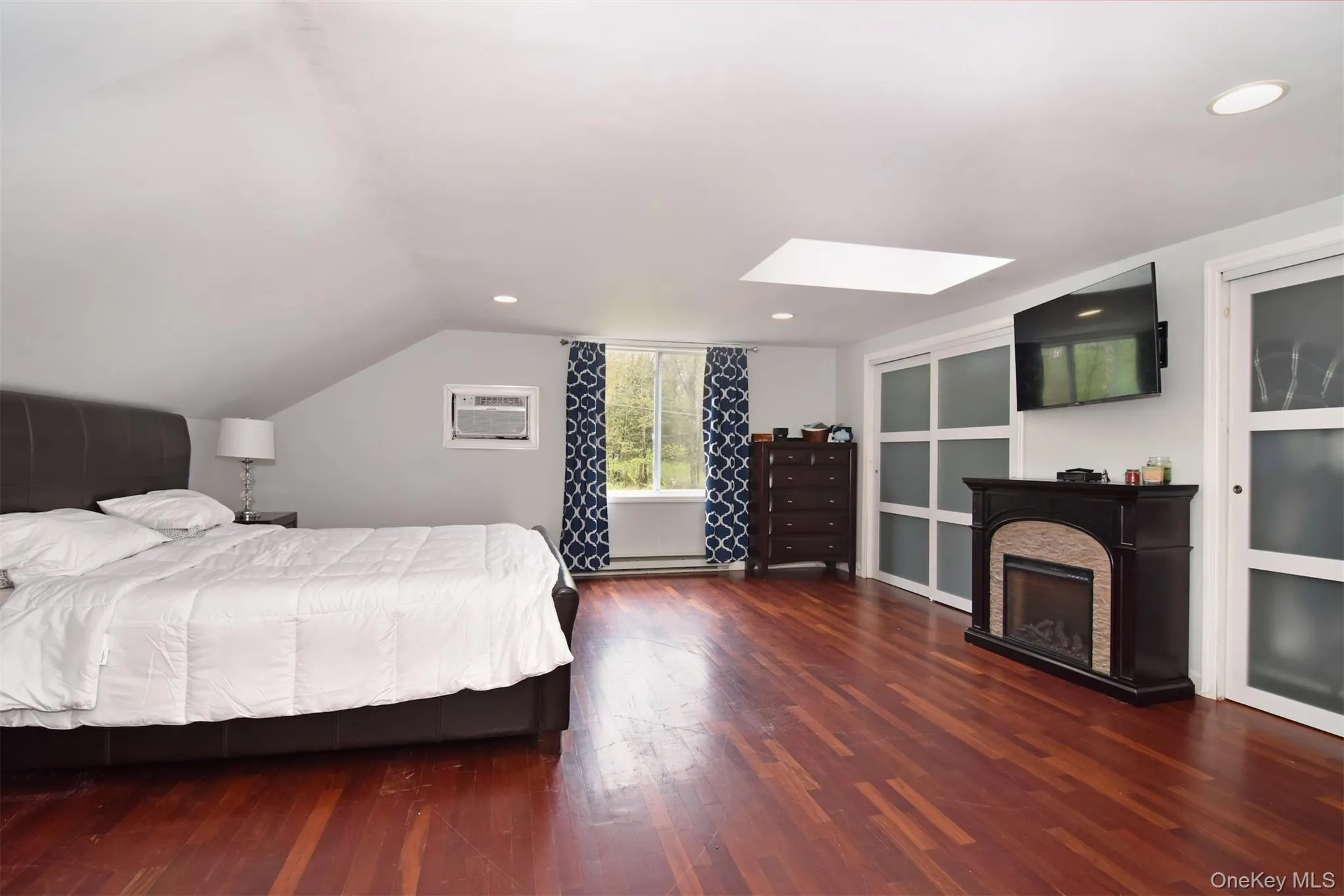 Large Second Floor Bedroom with Double Closet and SkyLights Large Second Floor Bedroom with Double Closet and SkyLights