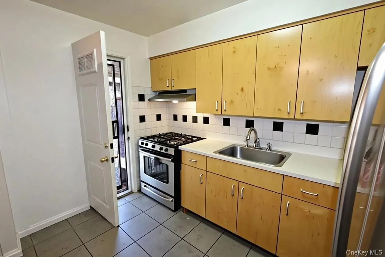 4108 Wilder Avenue, New York, NY, 2 Bedrooms Bedrooms, 5 Rooms Rooms,1 BathroomBathrooms,Residential,For Rent,Wilder,0,1019640 4108 Wilder Avenue, New York, NY, 2 Bedrooms Bedrooms, 5 Rooms Rooms,1 BathroomBathrooms,Residential,For Rent,Wilder,0,1019640