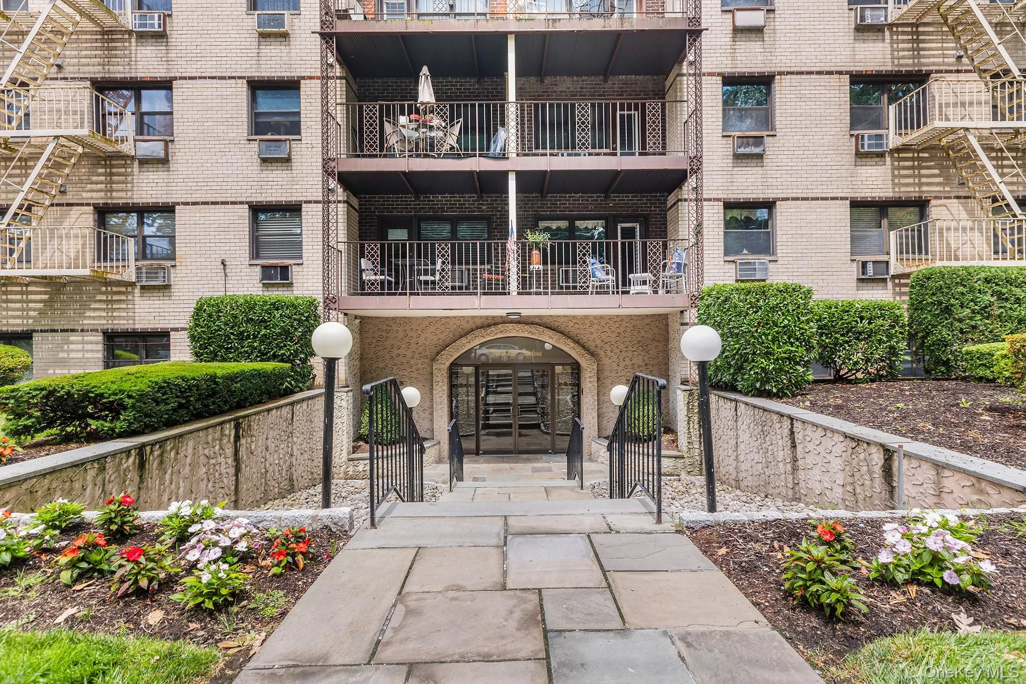 2241 Palmer Avenue, New Rochelle, NY, 2 Bedrooms Bedrooms, 5 Rooms Rooms,2 BathroomsBathrooms,Residential,For Rent,Palmer,0,1019646 2241 Palmer Avenue, New Rochelle, NY, 2 Bedrooms Bedrooms, 5 Rooms Rooms,2 BathroomsBathrooms,Residential,For Rent,Palmer,0,1019646