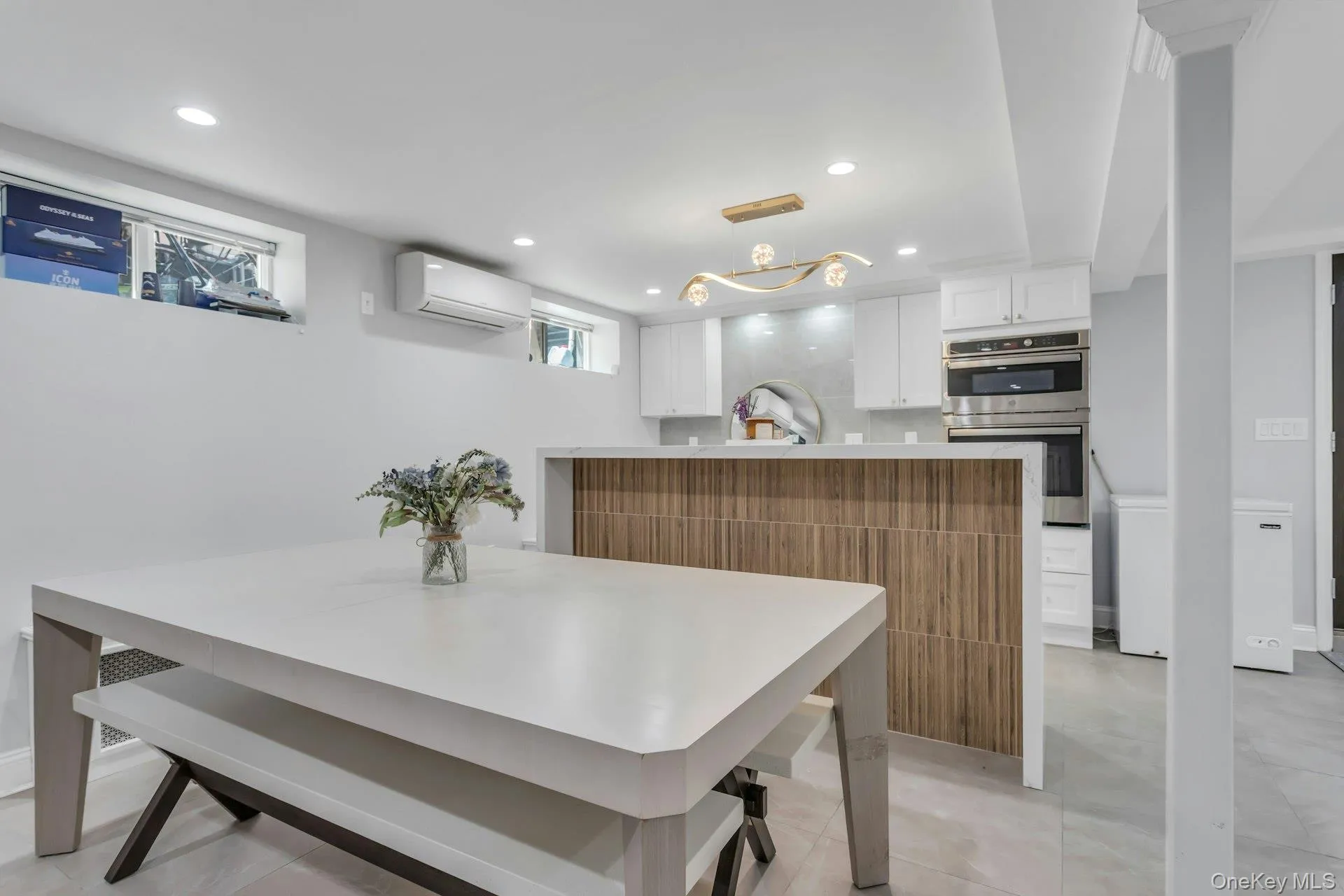 Bonus: Summer Kitchen, features butler's pantry, wine referigeratrs, bar top island w counter seating Bonus: Summer Kitchen, features butler's pantry, wine referigeratrs, bar top island w counter seating