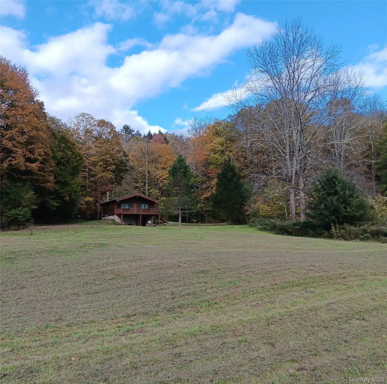 A peaceful setting where vibrant spring blooms, lush summer greenery, brilliant fall foliage and serene winter landscapes can all be enjoyed. A peaceful setting where vibrant spring blooms, lush summer greenery, brilliant fall foliage and serene winter landscapes can all be enjoyed.