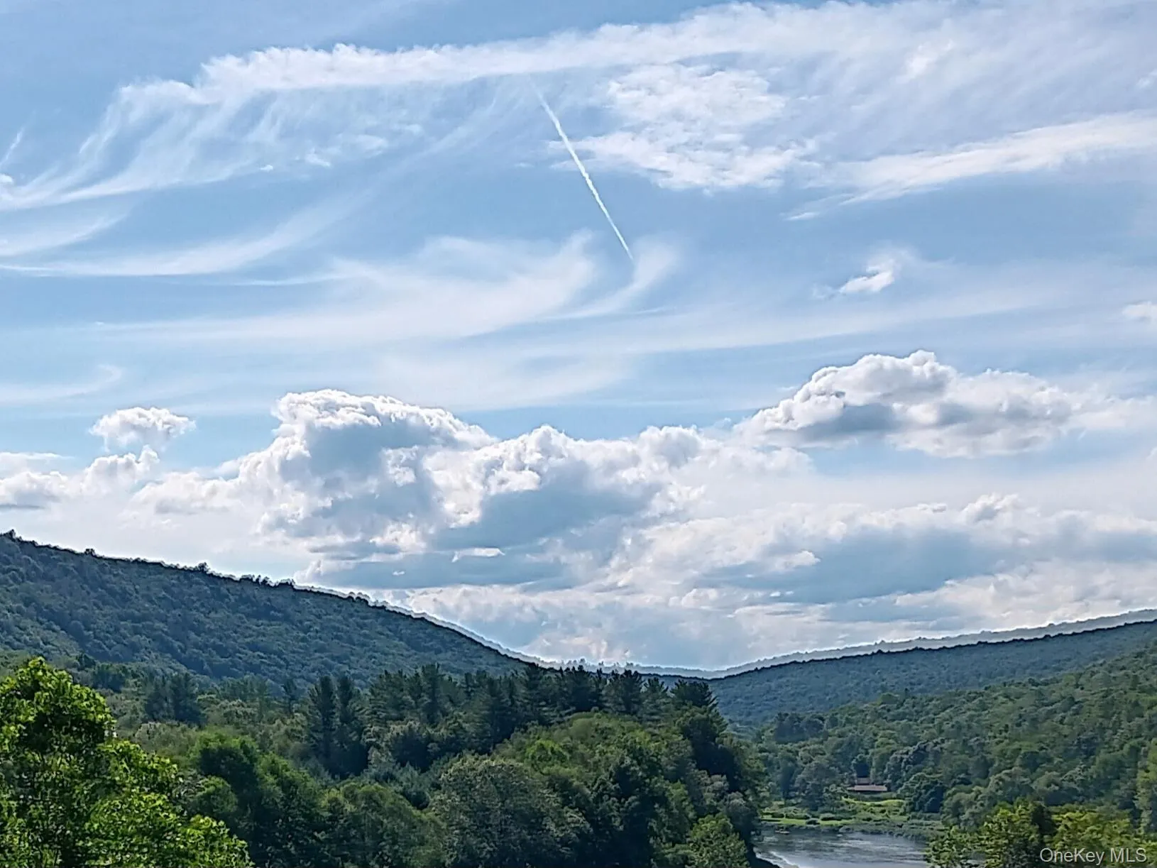 Sweeping mountain views highlight the natural beauty surrounding the community. Sweeping mountain views highlight the natural beauty surrounding the community.