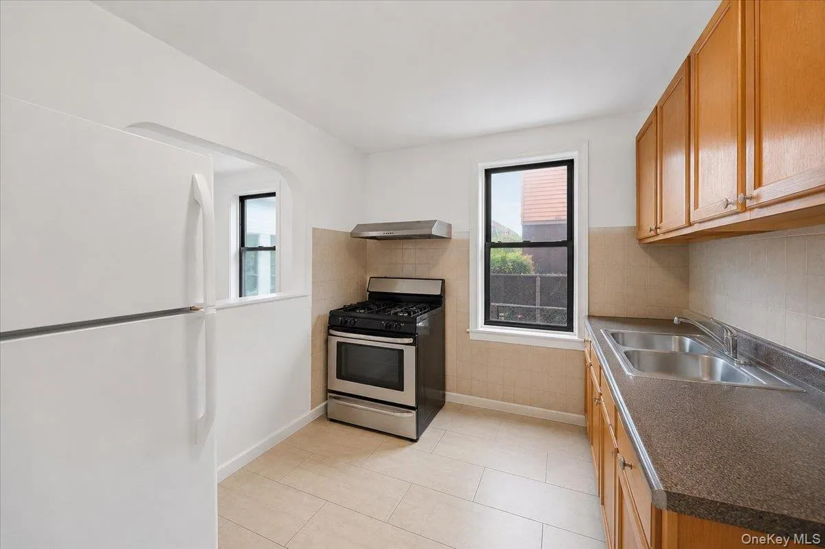 854 Intervale Avenue, New York, NY, 2 Bedrooms Bedrooms, 5 Rooms Rooms,1 BathroomBathrooms,Residential,For Rent,Intervale,0,1019658 854 Intervale Avenue, New York, NY, 2 Bedrooms Bedrooms, 5 Rooms Rooms,1 BathroomBathrooms,Residential,For Rent,Intervale,0,1019658
