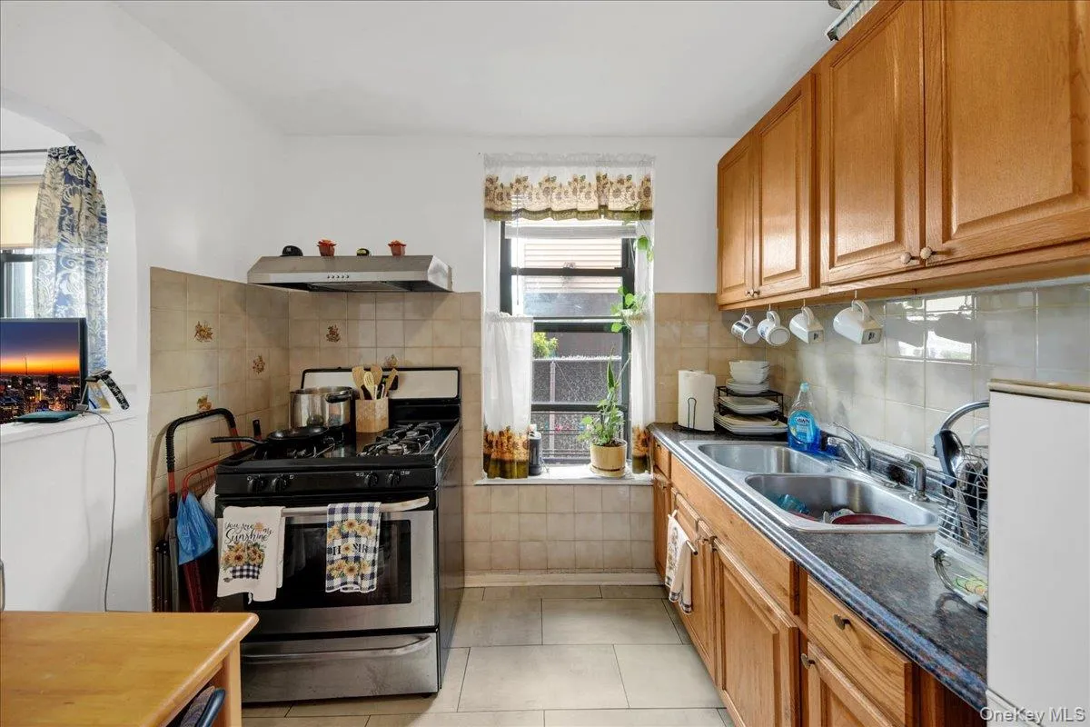 854 Intervale Avenue, New York, NY, 2 Bedrooms Bedrooms, 5 Rooms Rooms,1 BathroomBathrooms,Residential,For Rent,Intervale,0,1019658 854 Intervale Avenue, New York, NY, 2 Bedrooms Bedrooms, 5 Rooms Rooms,1 BathroomBathrooms,Residential,For Rent,Intervale,0,1019658