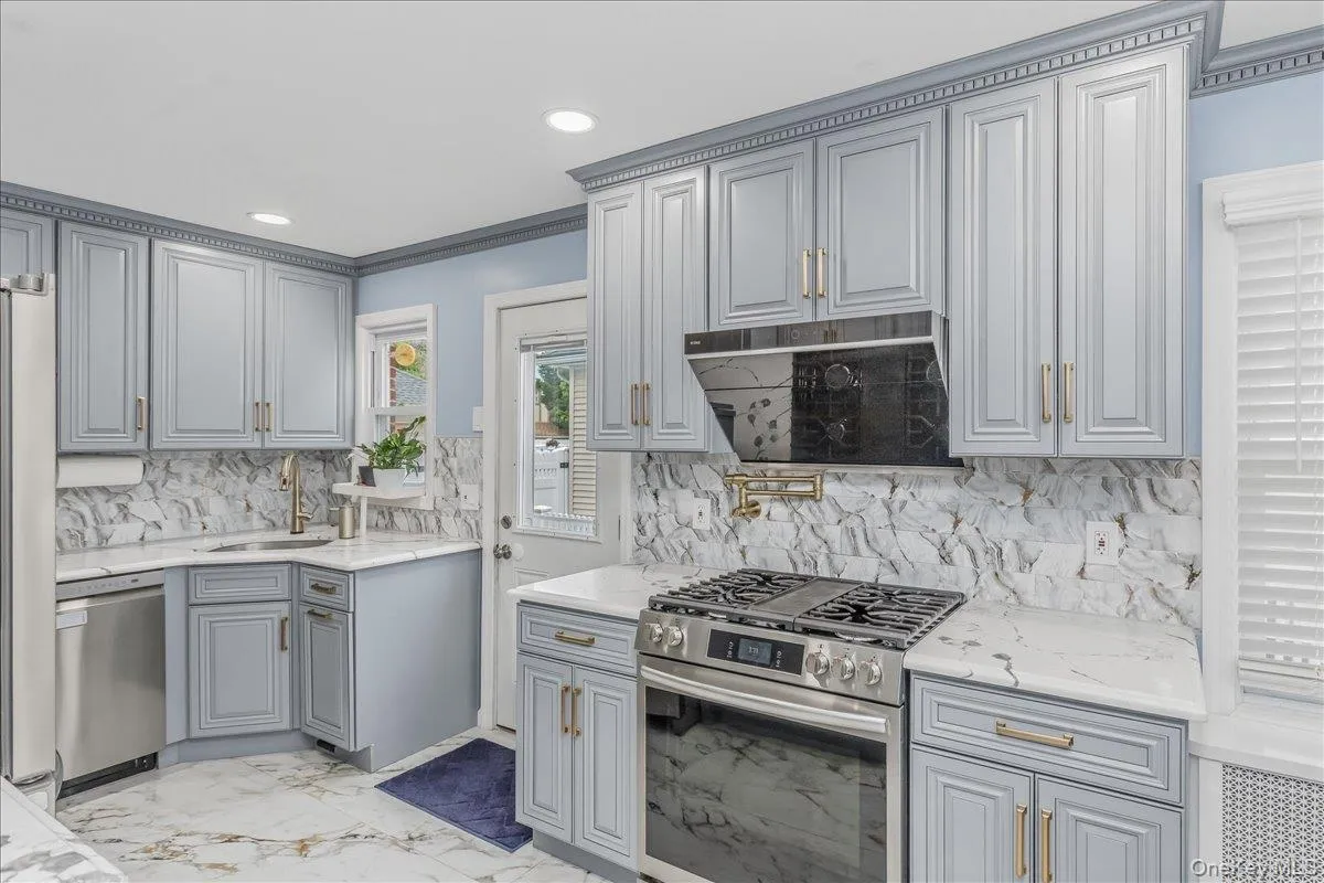 120 10th Street, North Hempstead, NY, 5 Bedrooms Bedrooms, 8 Rooms Rooms,2 BathroomsBathrooms,Residential,For Rent,10th,0,1019666 120 10th Street, North Hempstead, NY, 5 Bedrooms Bedrooms, 8 Rooms Rooms,2 BathroomsBathrooms,Residential,For Rent,10th,0,1019666