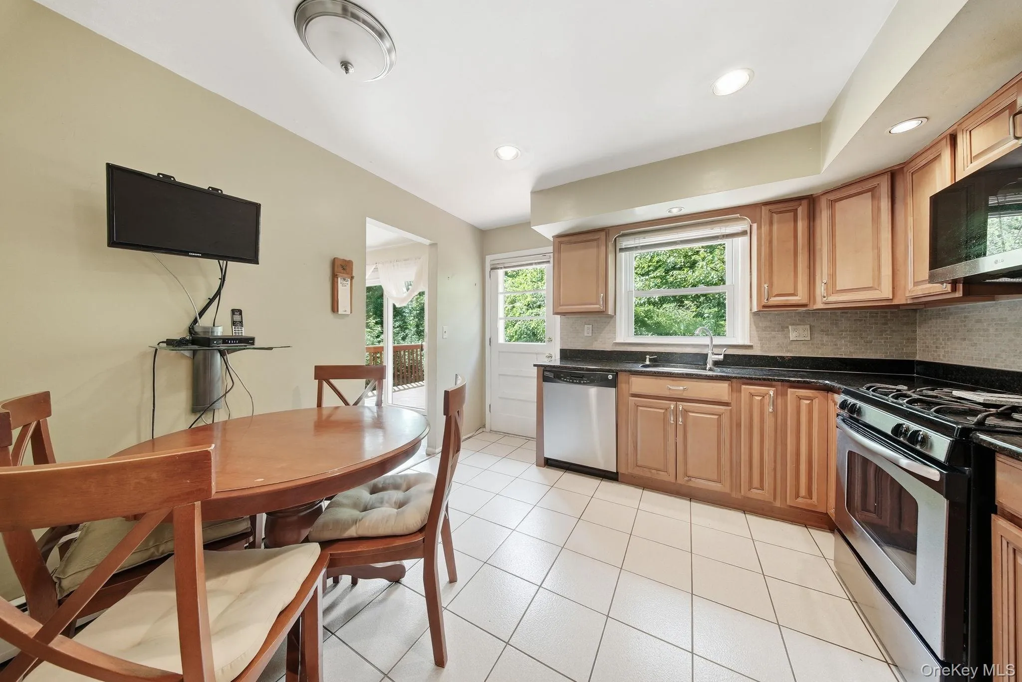 177 New Hempstead Road, Clarkstown, NY, 4 Bedrooms Bedrooms, 8 Rooms Rooms,2 BathroomsBathrooms,Residential,For Rent,New Hempstead,0,1019678 177 New Hempstead Road, Clarkstown, NY, 4 Bedrooms Bedrooms, 8 Rooms Rooms,2 BathroomsBathrooms,Residential,For Rent,New Hempstead,0,1019678