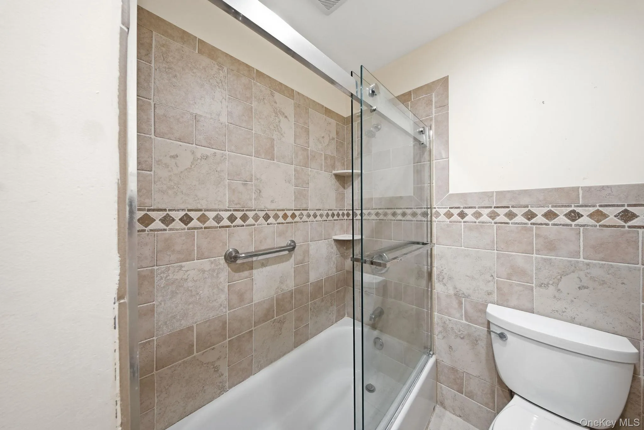 177 New Hempstead Road, Clarkstown, NY, 4 Bedrooms Bedrooms, 8 Rooms Rooms,2 BathroomsBathrooms,Residential,For Rent,New Hempstead,0,1019678 177 New Hempstead Road, Clarkstown, NY, 4 Bedrooms Bedrooms, 8 Rooms Rooms,2 BathroomsBathrooms,Residential,For Rent,New Hempstead,0,1019678