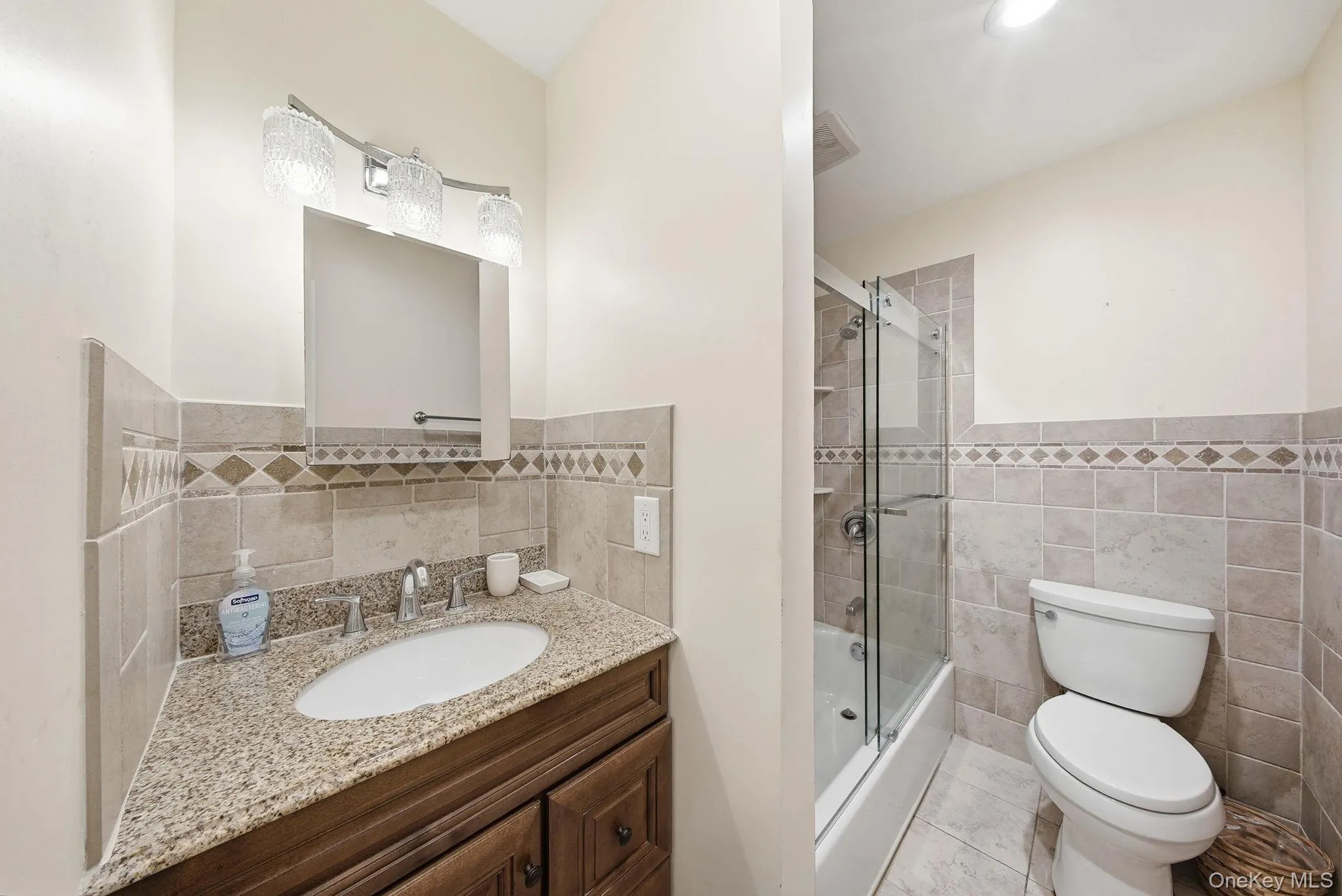 177 New Hempstead Road, Clarkstown, NY, 4 Bedrooms Bedrooms, 8 Rooms Rooms,2 BathroomsBathrooms,Residential,For Rent,New Hempstead,0,1019678 177 New Hempstead Road, Clarkstown, NY, 4 Bedrooms Bedrooms, 8 Rooms Rooms,2 BathroomsBathrooms,Residential,For Rent,New Hempstead,0,1019678