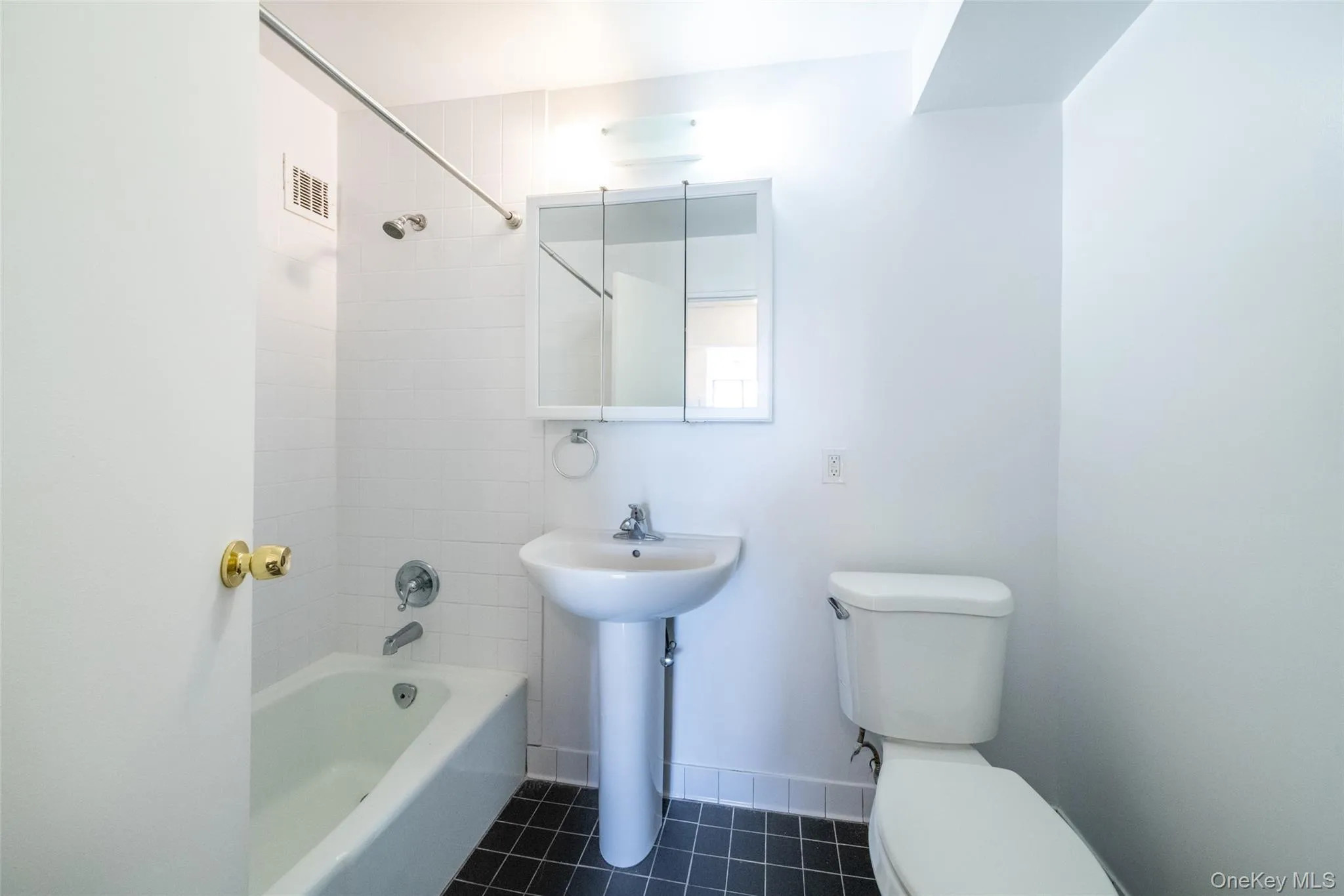 7 Lake Street, White Plains, NY, 2 Bedrooms Bedrooms, 4 Rooms Rooms,1 BathroomBathrooms,Residential Lease,For Rent,Lake,0,1019679 7 Lake Street, White Plains, NY, 2 Bedrooms Bedrooms, 4 Rooms Rooms,1 BathroomBathrooms,Residential Lease,For Rent,Lake,0,1019679