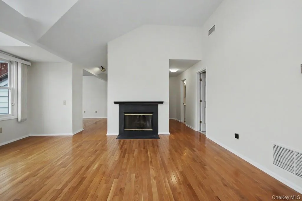 333 North State Road, Ossining, NY, 2 Bedrooms Bedrooms, 6 Rooms Rooms,2 BathroomsBathrooms,Residential Lease,For Rent,North State,0,1019680 333 North State Road, Ossining, NY, 2 Bedrooms Bedrooms, 6 Rooms Rooms,2 BathroomsBathrooms,Residential Lease,For Rent,North State,0,1019680