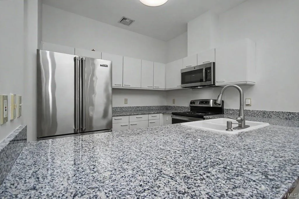 333 North State Road, Ossining, NY, 2 Bedrooms Bedrooms, 6 Rooms Rooms,2 BathroomsBathrooms,Residential Lease,For Rent,North State,0,1019680 333 North State Road, Ossining, NY, 2 Bedrooms Bedrooms, 6 Rooms Rooms,2 BathroomsBathrooms,Residential Lease,For Rent,North State,0,1019680