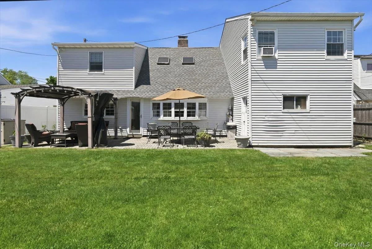 30 Universe Drive, Hempstead, NY, 5 Bedrooms Bedrooms, 8 Rooms Rooms,2 BathroomsBathrooms,Residential,For Rent,Universe,0,1019681 30 Universe Drive, Hempstead, NY, 5 Bedrooms Bedrooms, 8 Rooms Rooms,2 BathroomsBathrooms,Residential,For Rent,Universe,0,1019681