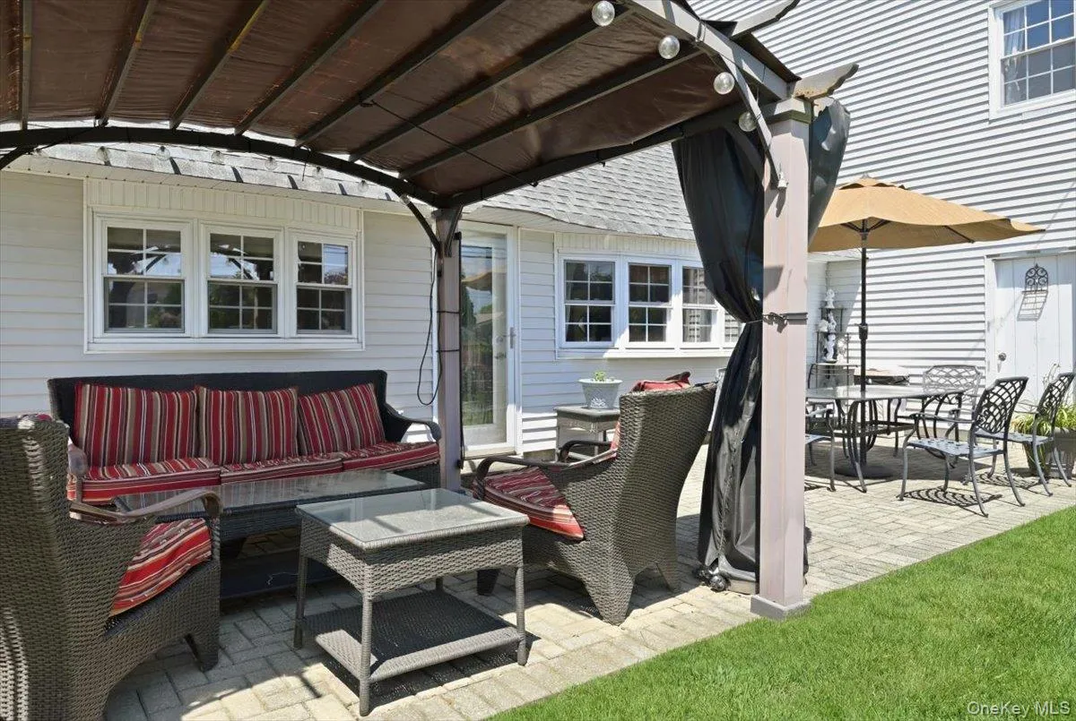30 Universe Drive, Hempstead, NY, 5 Bedrooms Bedrooms, 8 Rooms Rooms,2 BathroomsBathrooms,Residential,For Rent,Universe,0,1019681 30 Universe Drive, Hempstead, NY, 5 Bedrooms Bedrooms, 8 Rooms Rooms,2 BathroomsBathrooms,Residential,For Rent,Universe,0,1019681