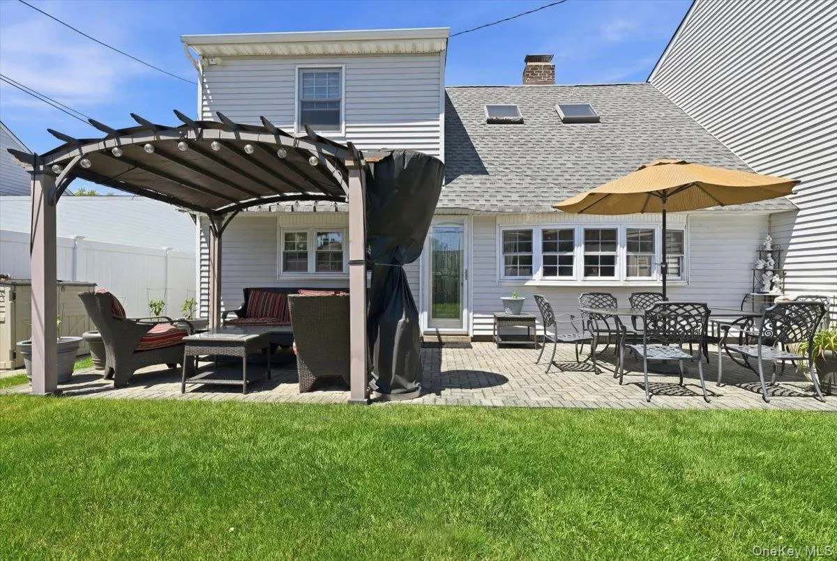 30 Universe Drive, Hempstead, NY, 5 Bedrooms Bedrooms, 8 Rooms Rooms,2 BathroomsBathrooms,Residential,For Rent,Universe,0,1019681 30 Universe Drive, Hempstead, NY, 5 Bedrooms Bedrooms, 8 Rooms Rooms,2 BathroomsBathrooms,Residential,For Rent,Universe,0,1019681