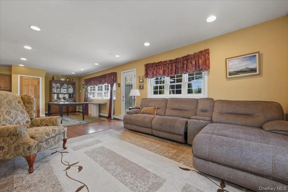 30 Universe Drive, Hempstead, NY, 5 Bedrooms Bedrooms, 8 Rooms Rooms,2 BathroomsBathrooms,Residential,For Rent,Universe,0,1019681 30 Universe Drive, Hempstead, NY, 5 Bedrooms Bedrooms, 8 Rooms Rooms,2 BathroomsBathrooms,Residential,For Rent,Universe,0,1019681