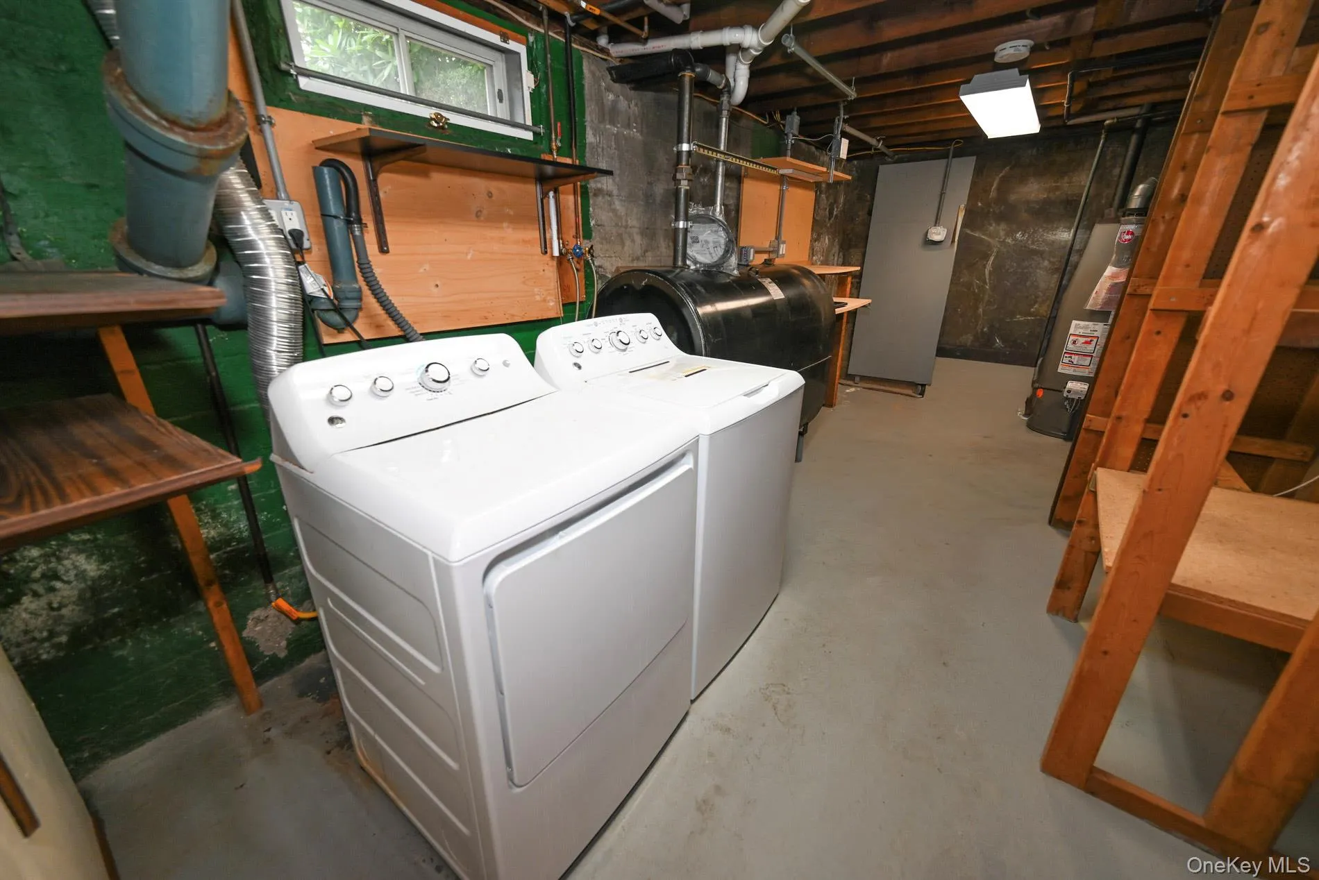 Washer and dryer Washer and dryer
